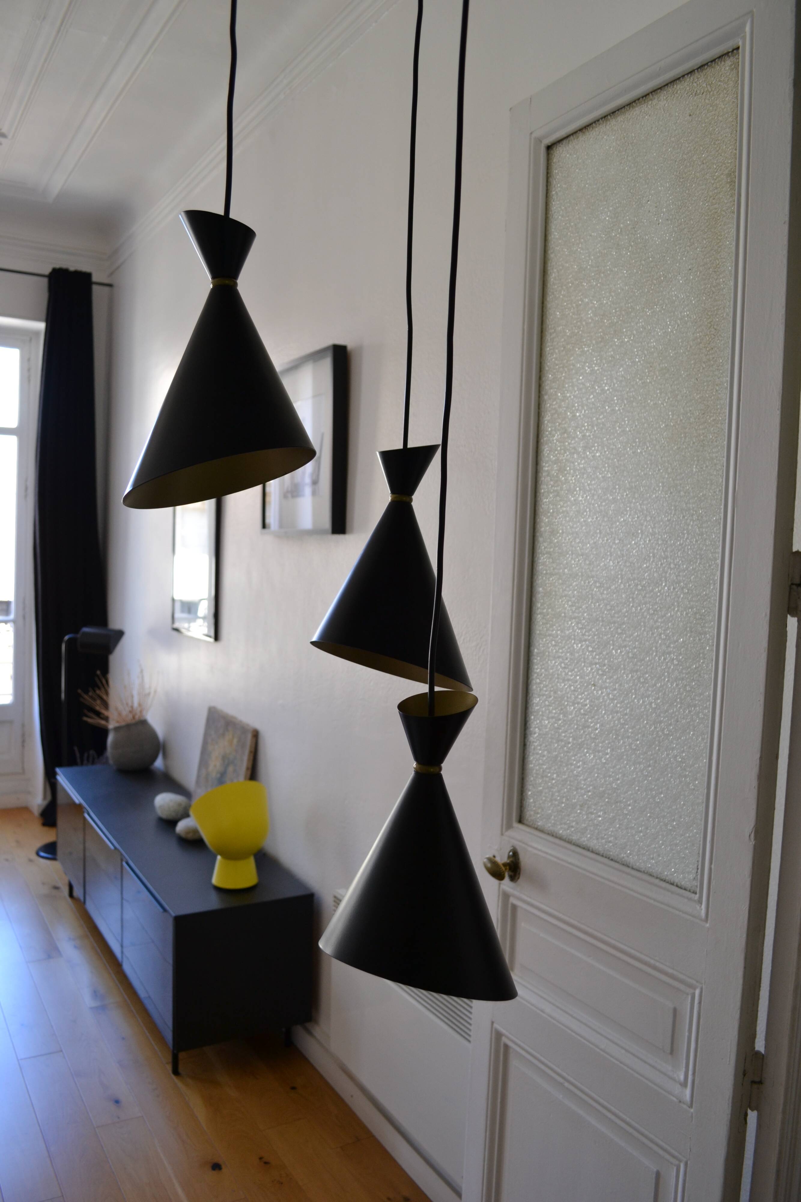 Vintage large chandelier with 3 tulips in black and gold Diabolo.
