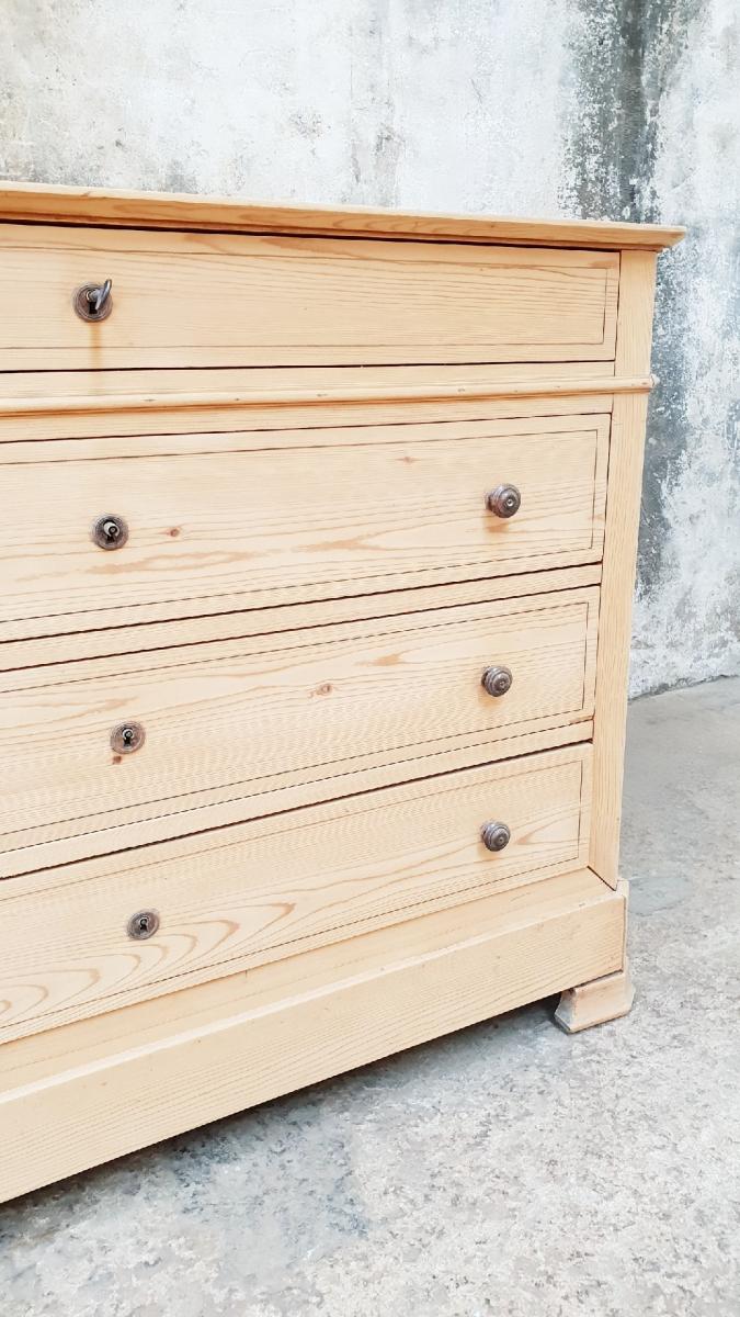 Antique pine chest of drawers