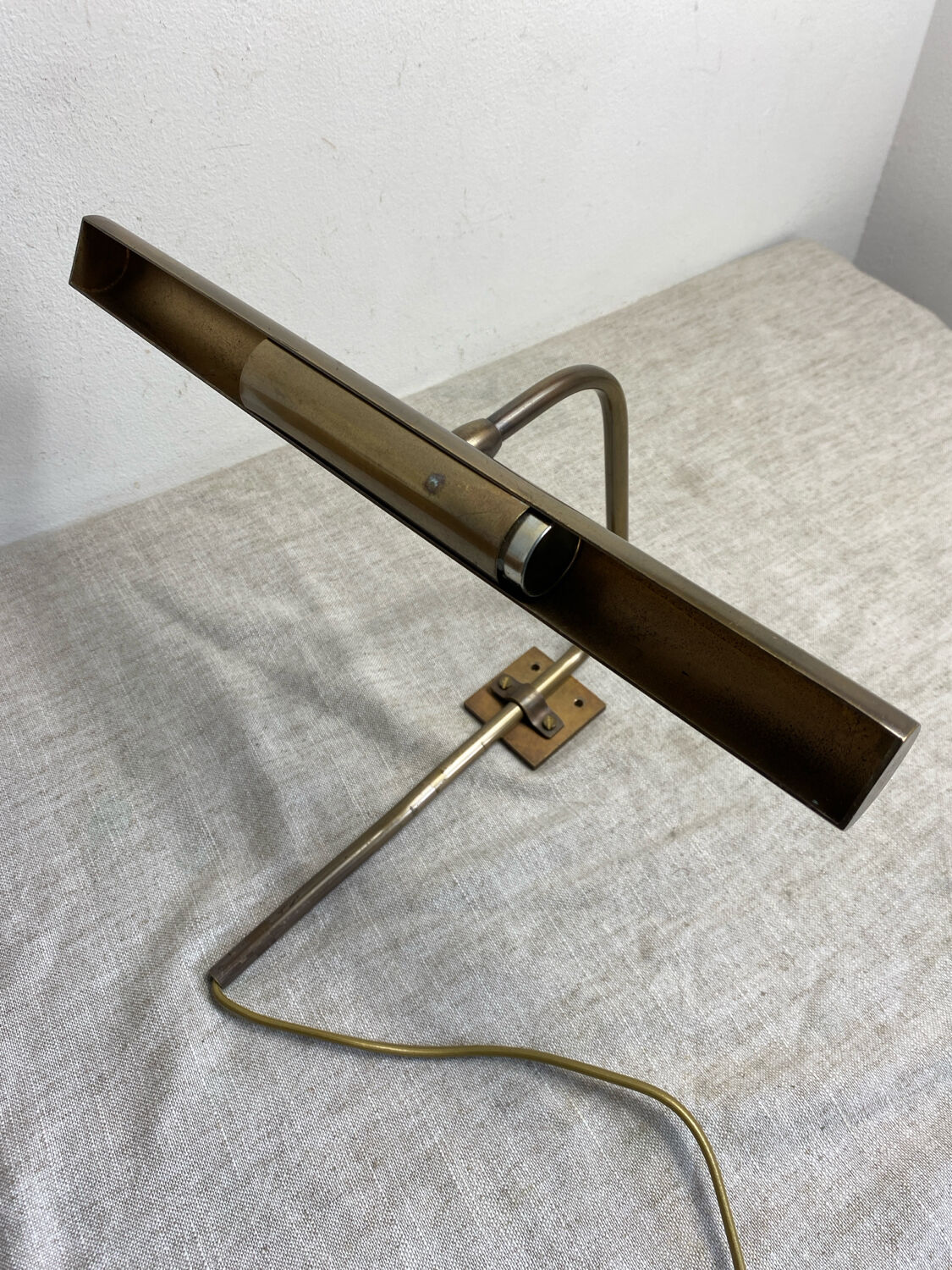 Wall light, picture light, in brass.