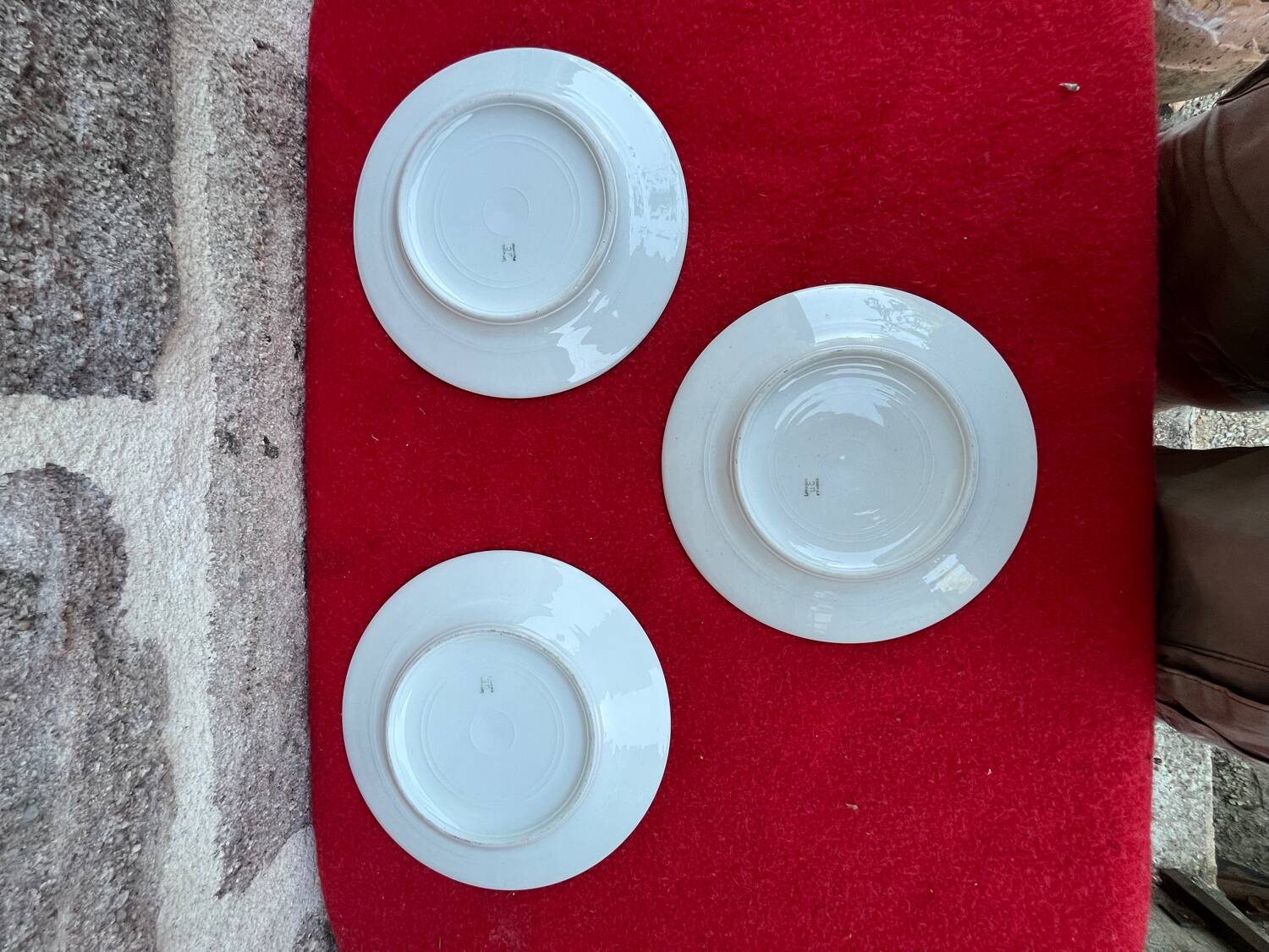 Porcelain plates