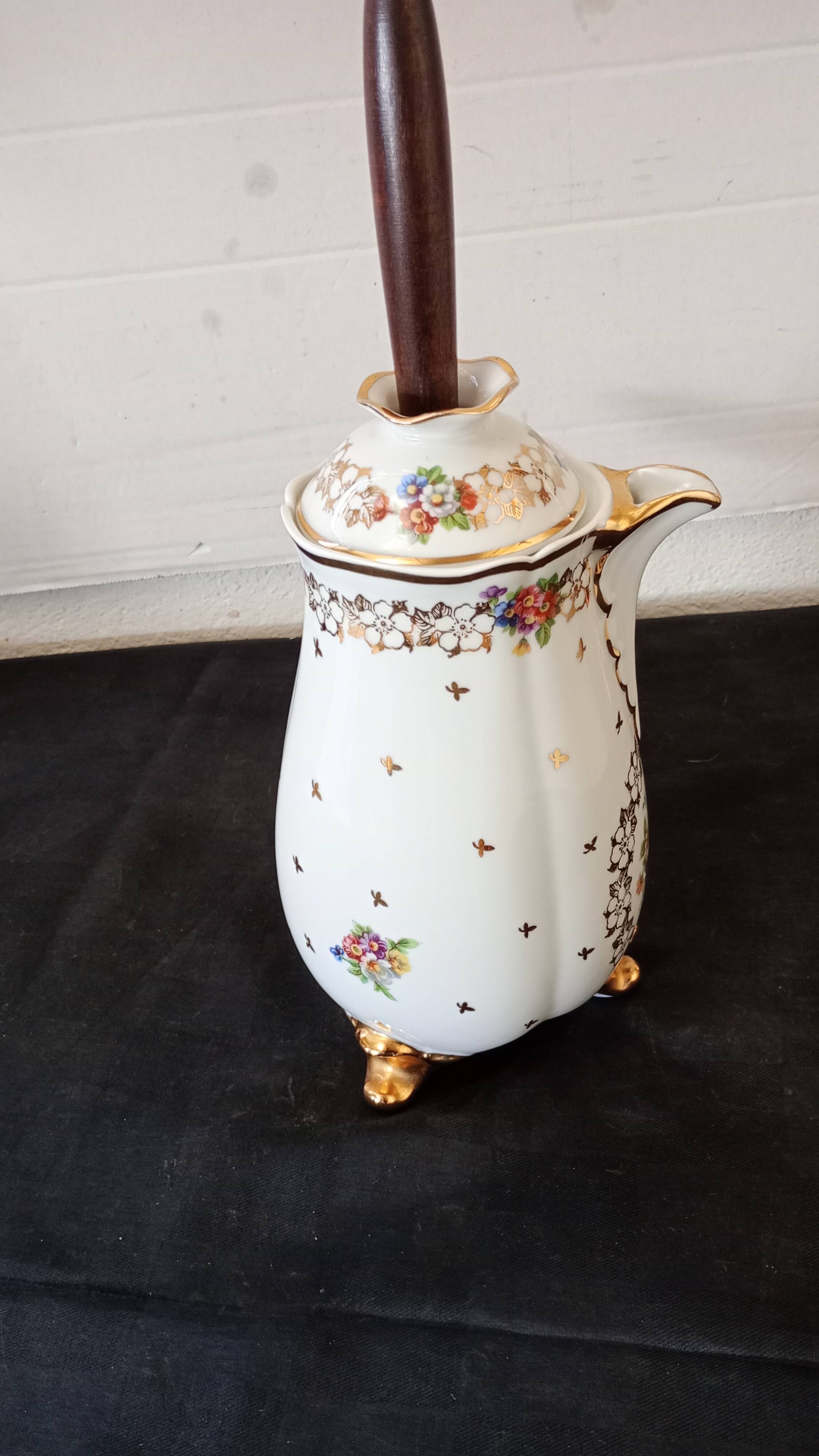 Porcelain chocolate maker