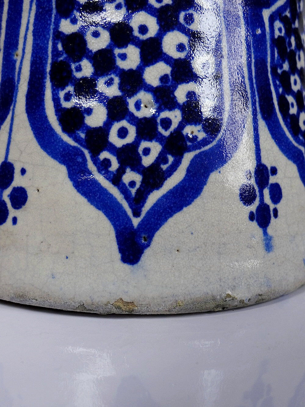 Large Moroccan vase/jar from Fès, handcrafted ceramic Khabia, 19th-20th century, cobalt.