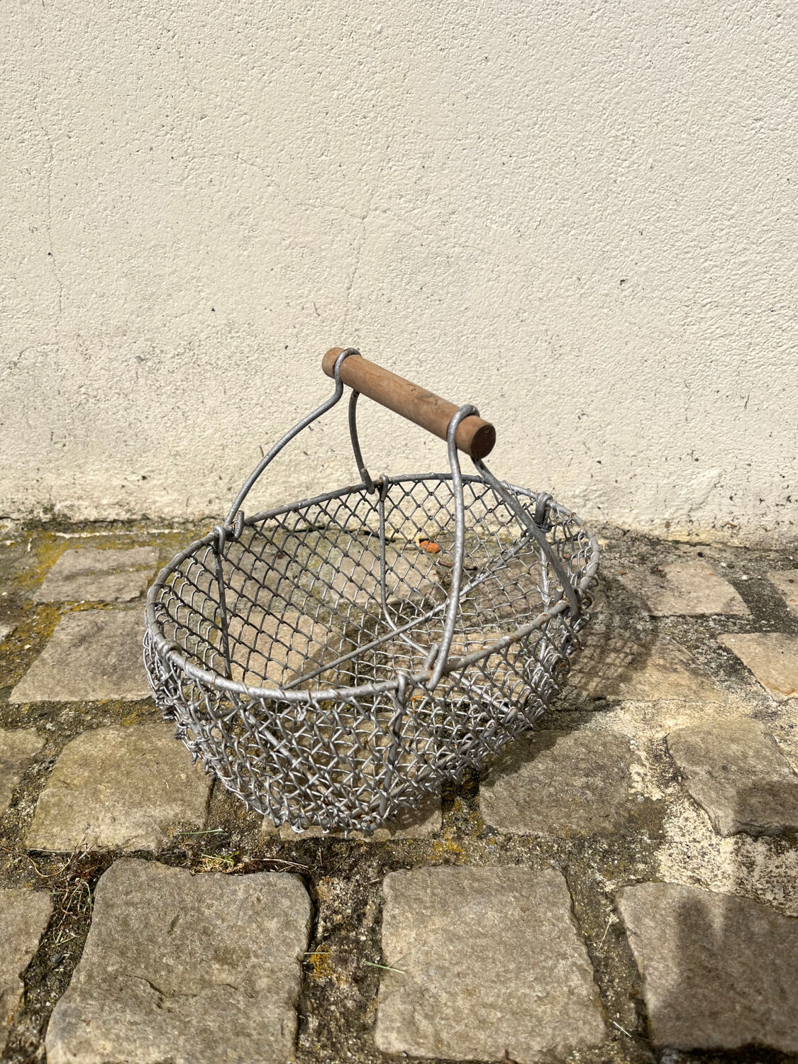 Iron wire basket