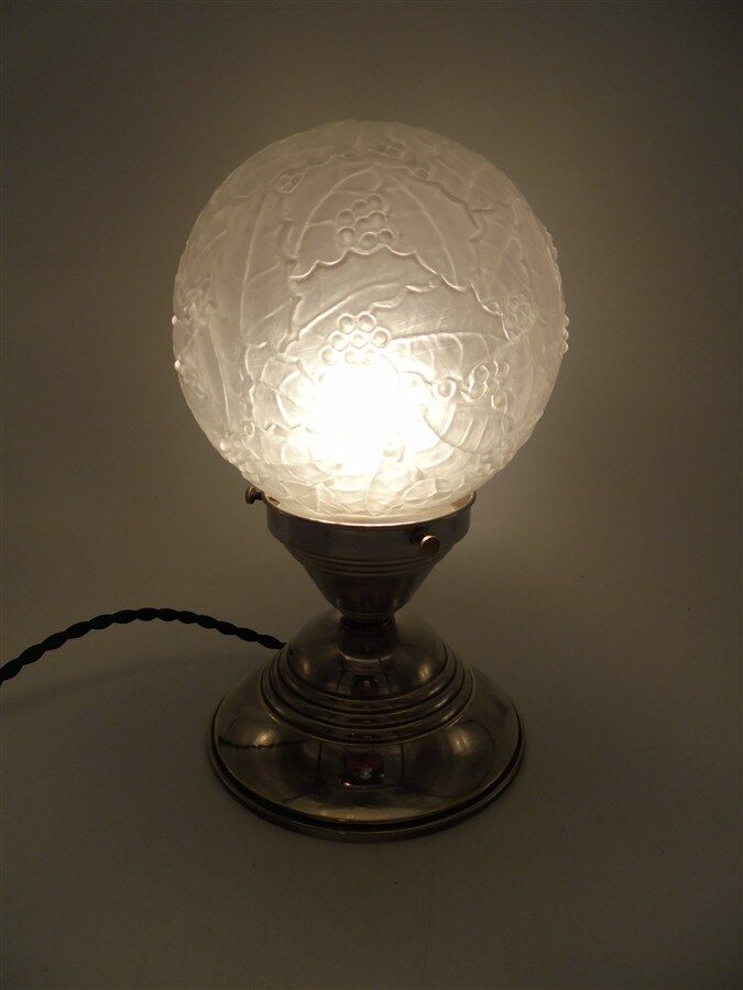 Table lamp