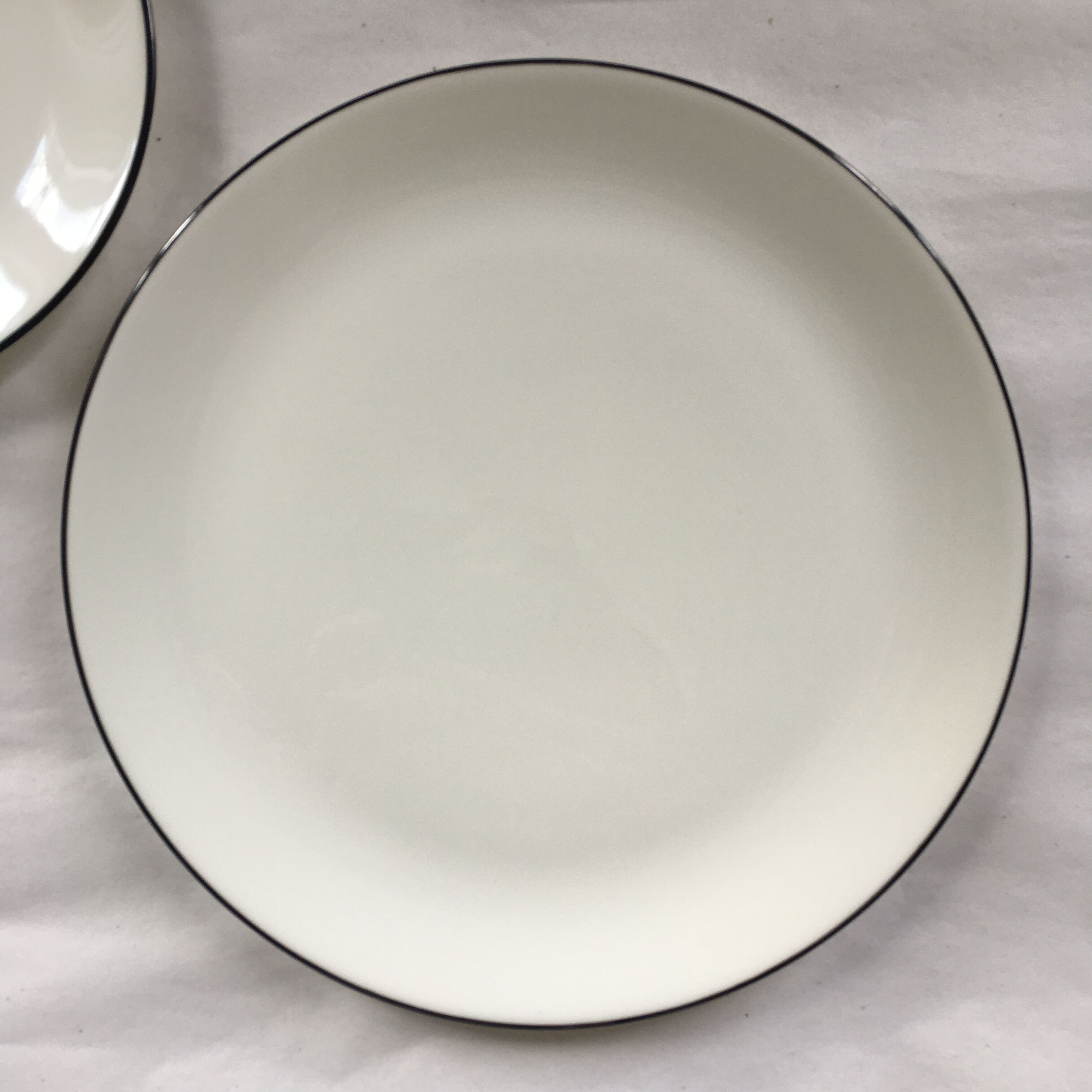 Set of 2 porcelain plates