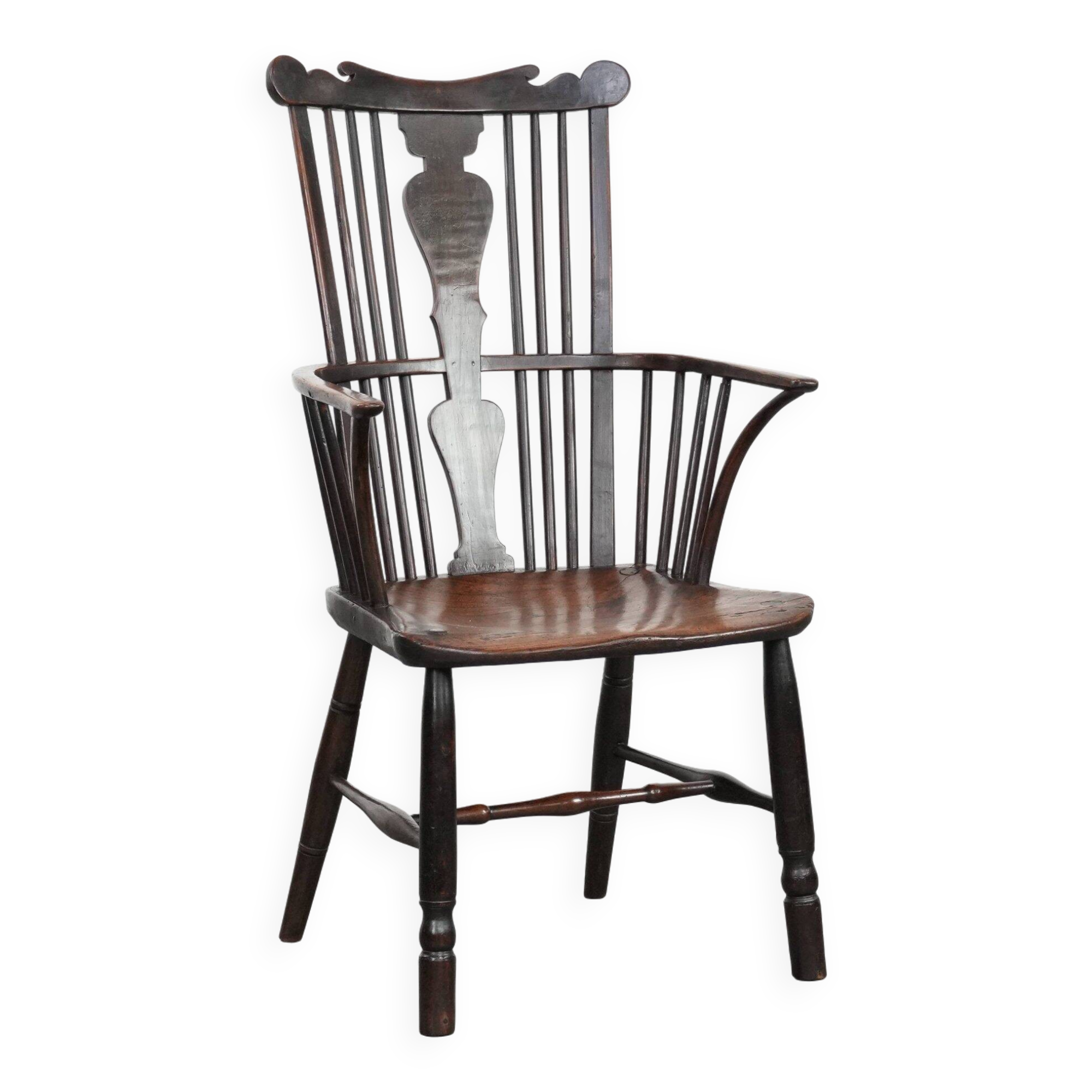 Antique English Windsor chair from the 18th century with spindled backrest