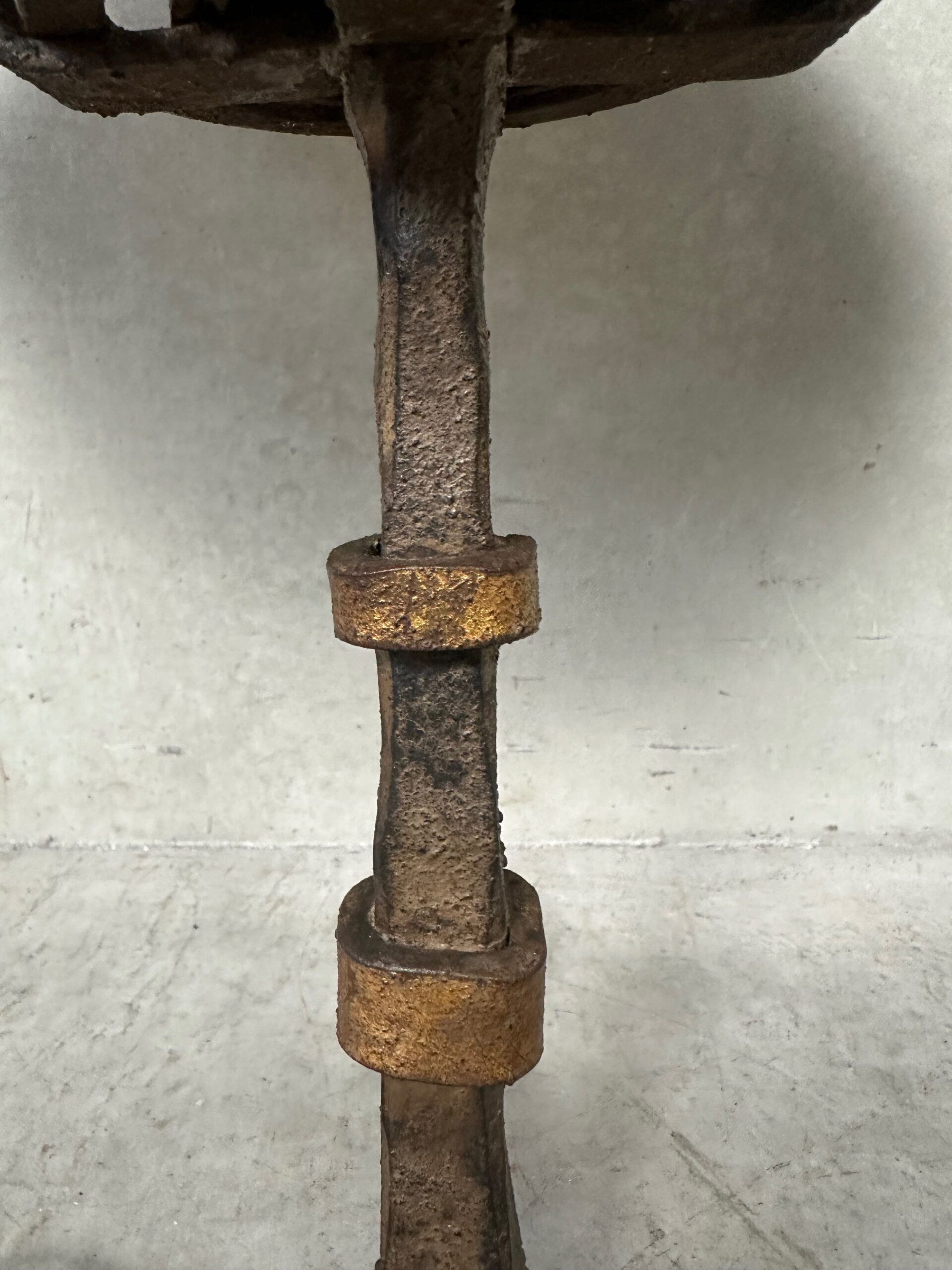 Antique Spanish brutalist table lamp – wrought iron