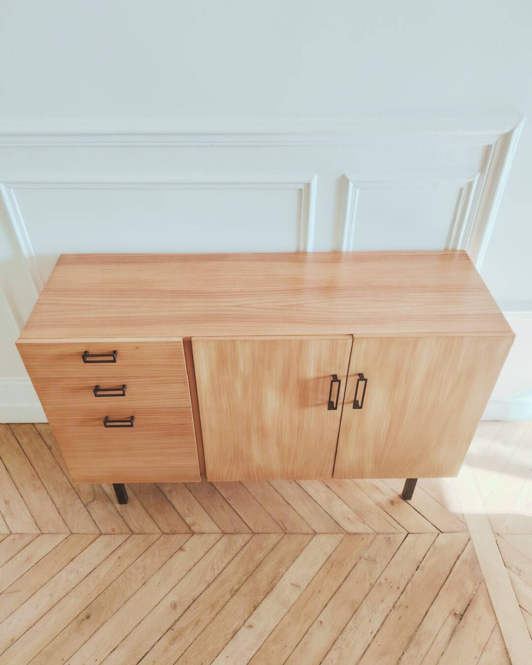 Renovated vintage modernist enfilade, 1950s-60s.