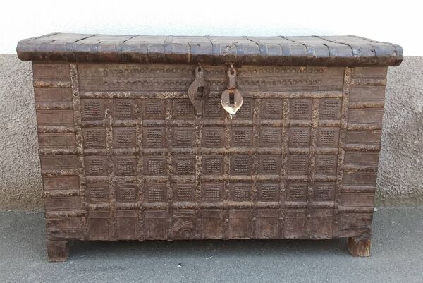 Coffre en bois ancien
