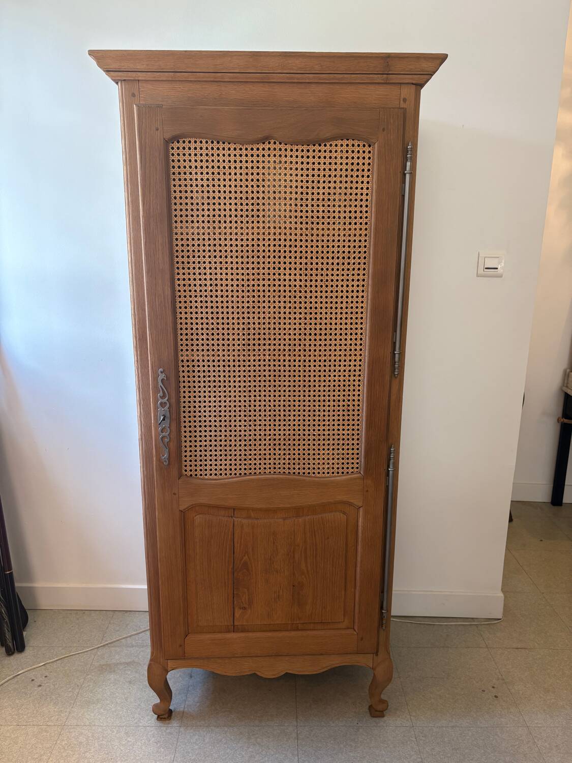 Cane-work oak bonnetière