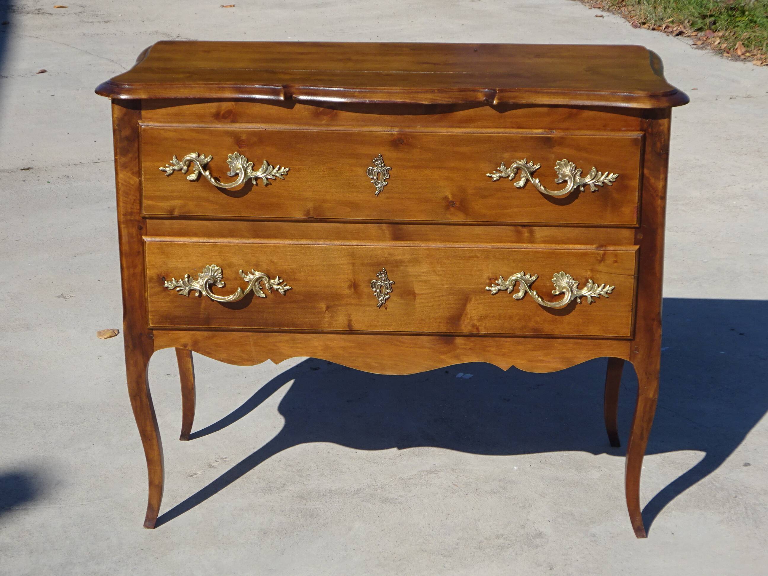 Small Louis XV chest of drawers