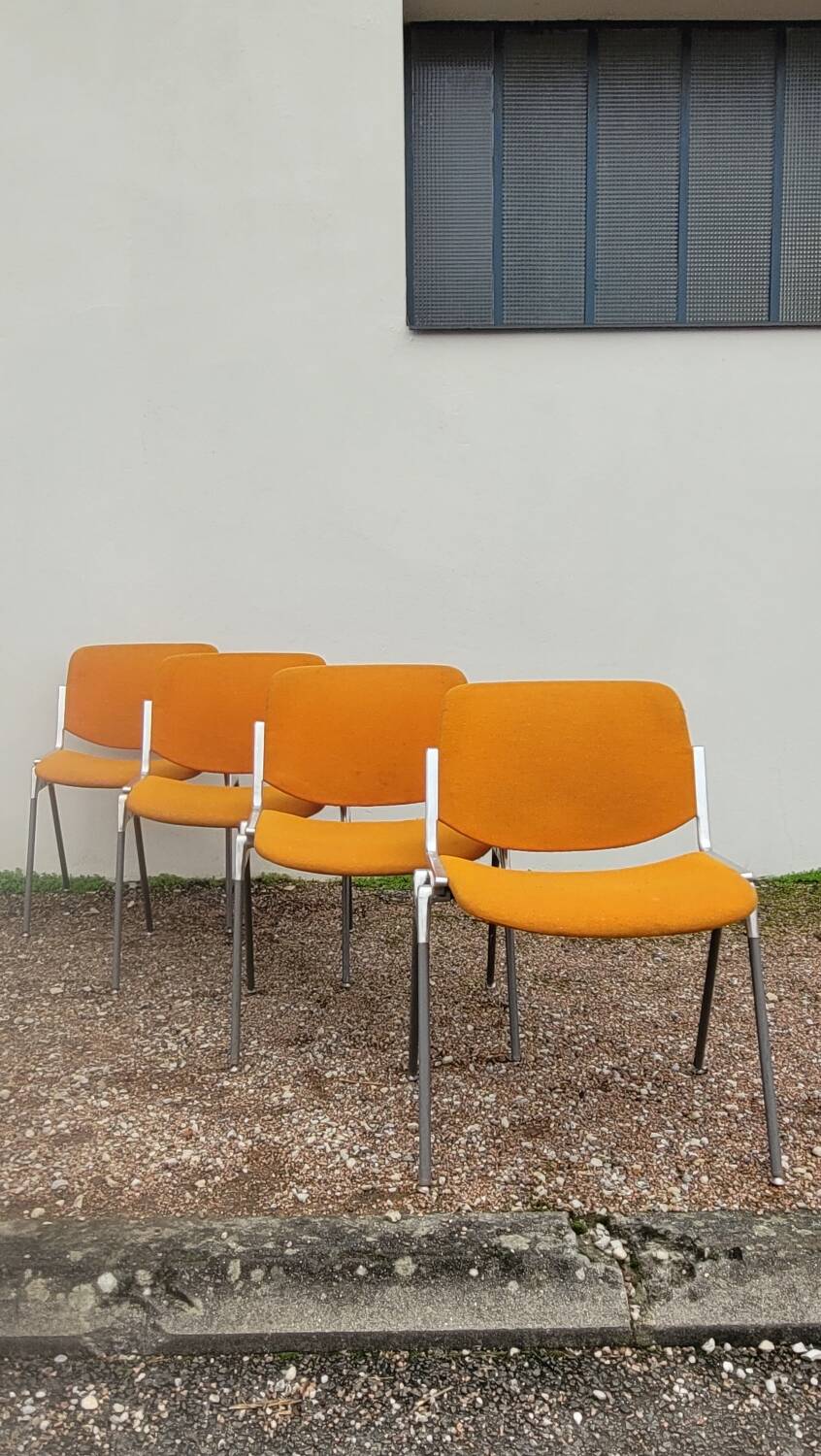 Series of 4 DSC chairs by Giancarlo Piretti for Anomina Castelli design