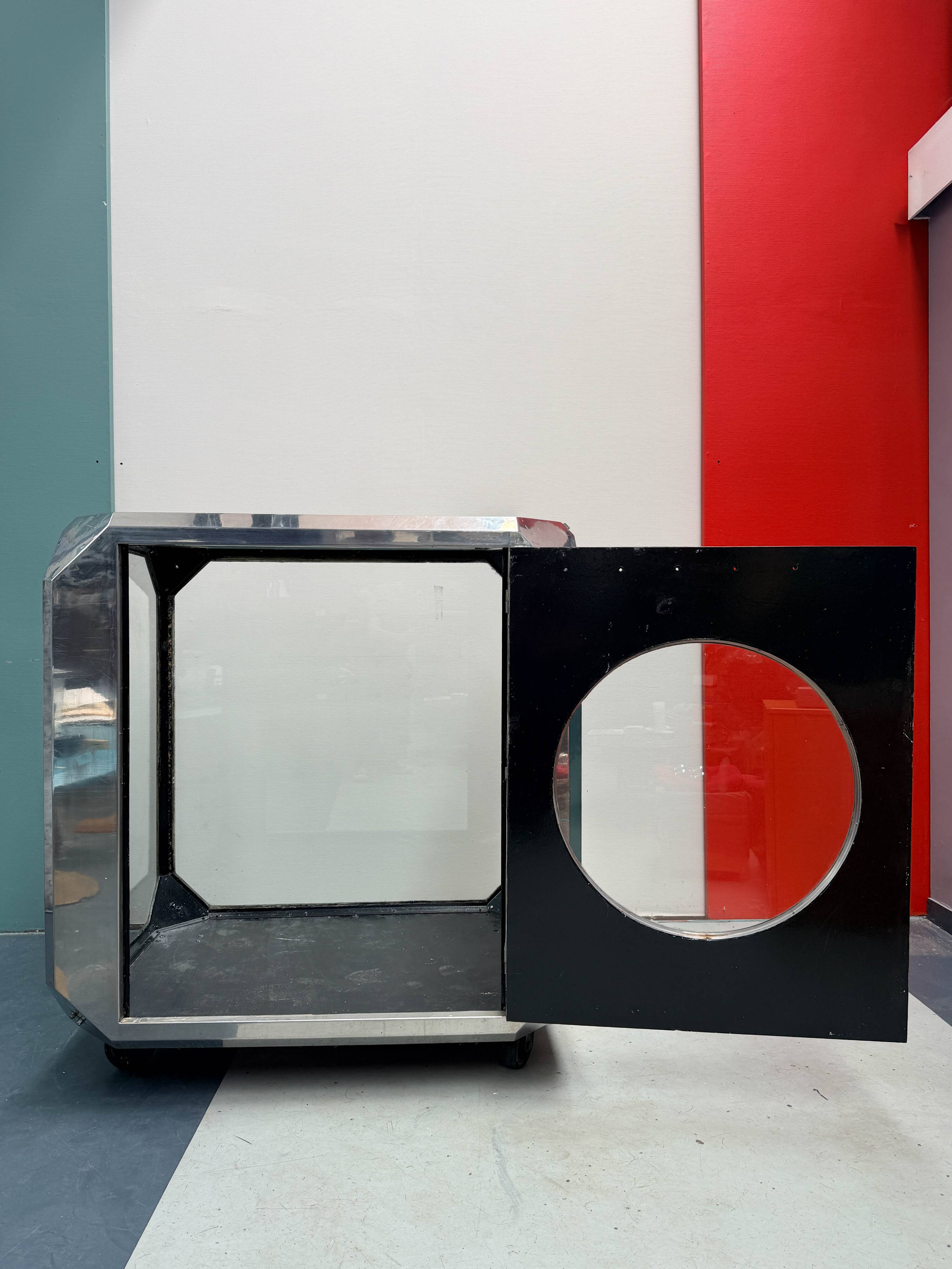 Vitrine de Showroom Monumentale d'Époque Space Age – Circa 1970