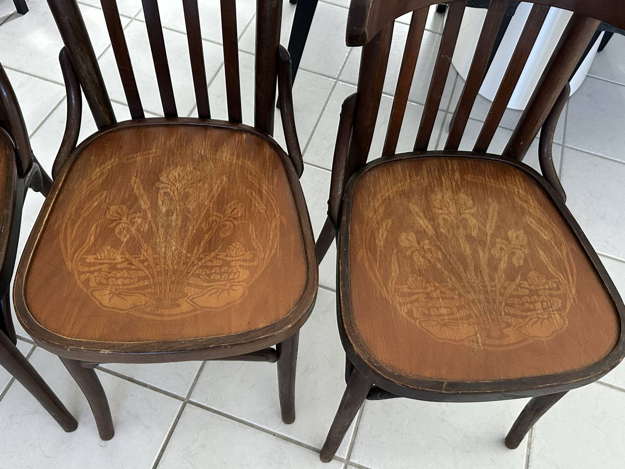 Suite de 4 chaises de bistrot vintage années 1960