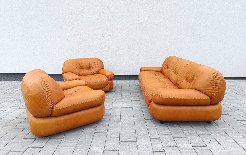 Canapé et fauteuils en cuir cognac par Sapporo pour Mobil, Italie