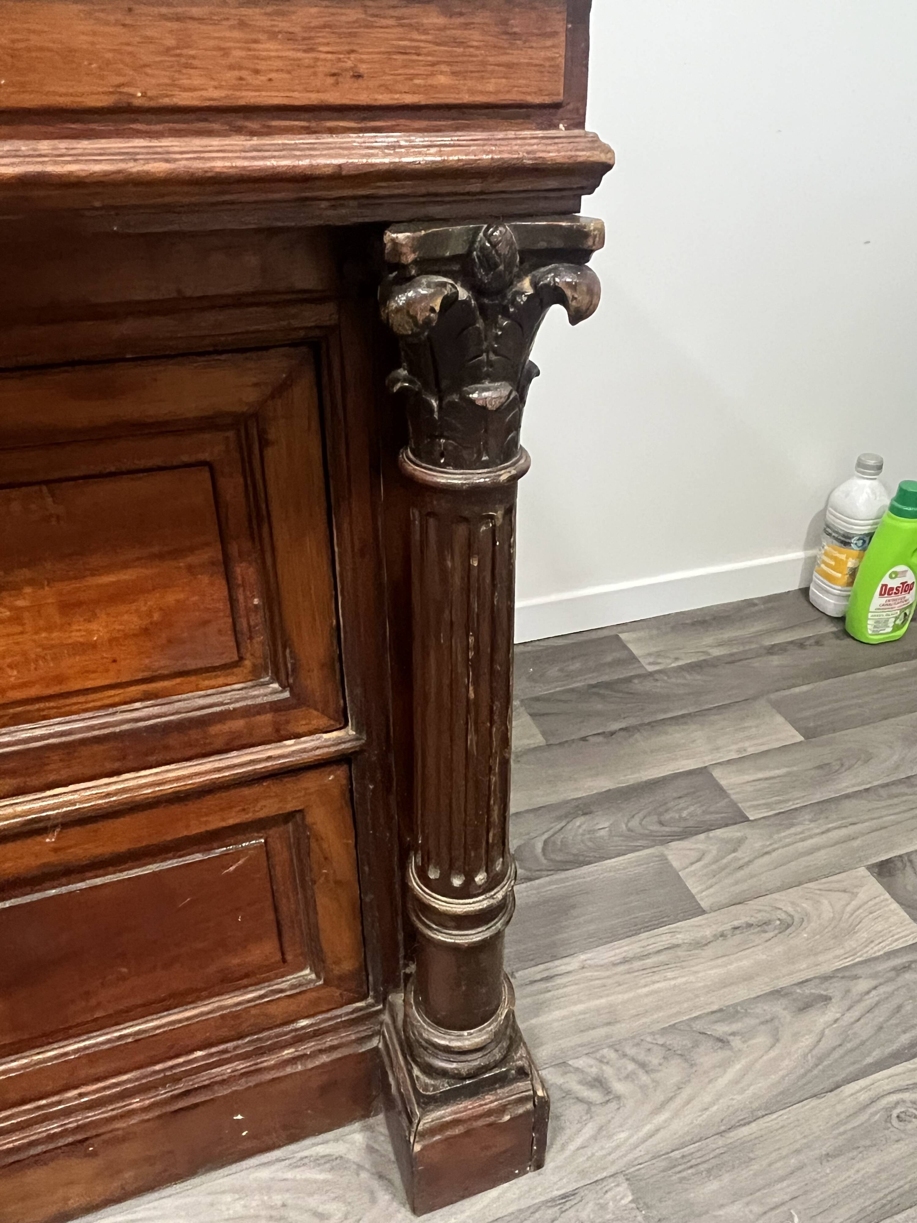 Grande commode style Empire en bois / acajou – 4 tiroirs