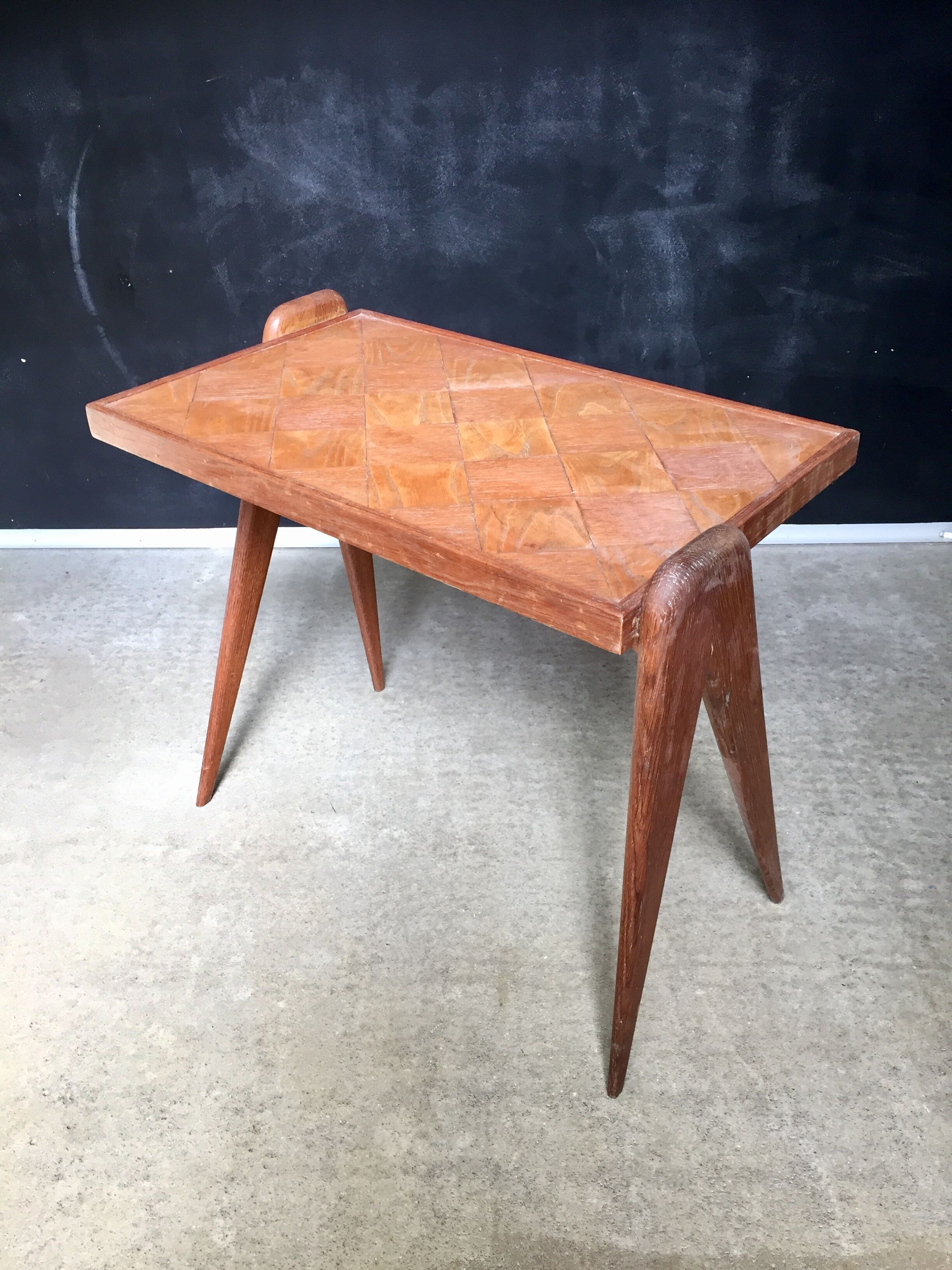 Table bass feet compass