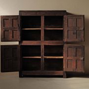 Meuble quatre portes en bois massif, XVIIIᵉ siècle