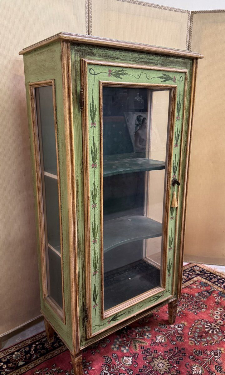 Venetian display cabinet in painted wood