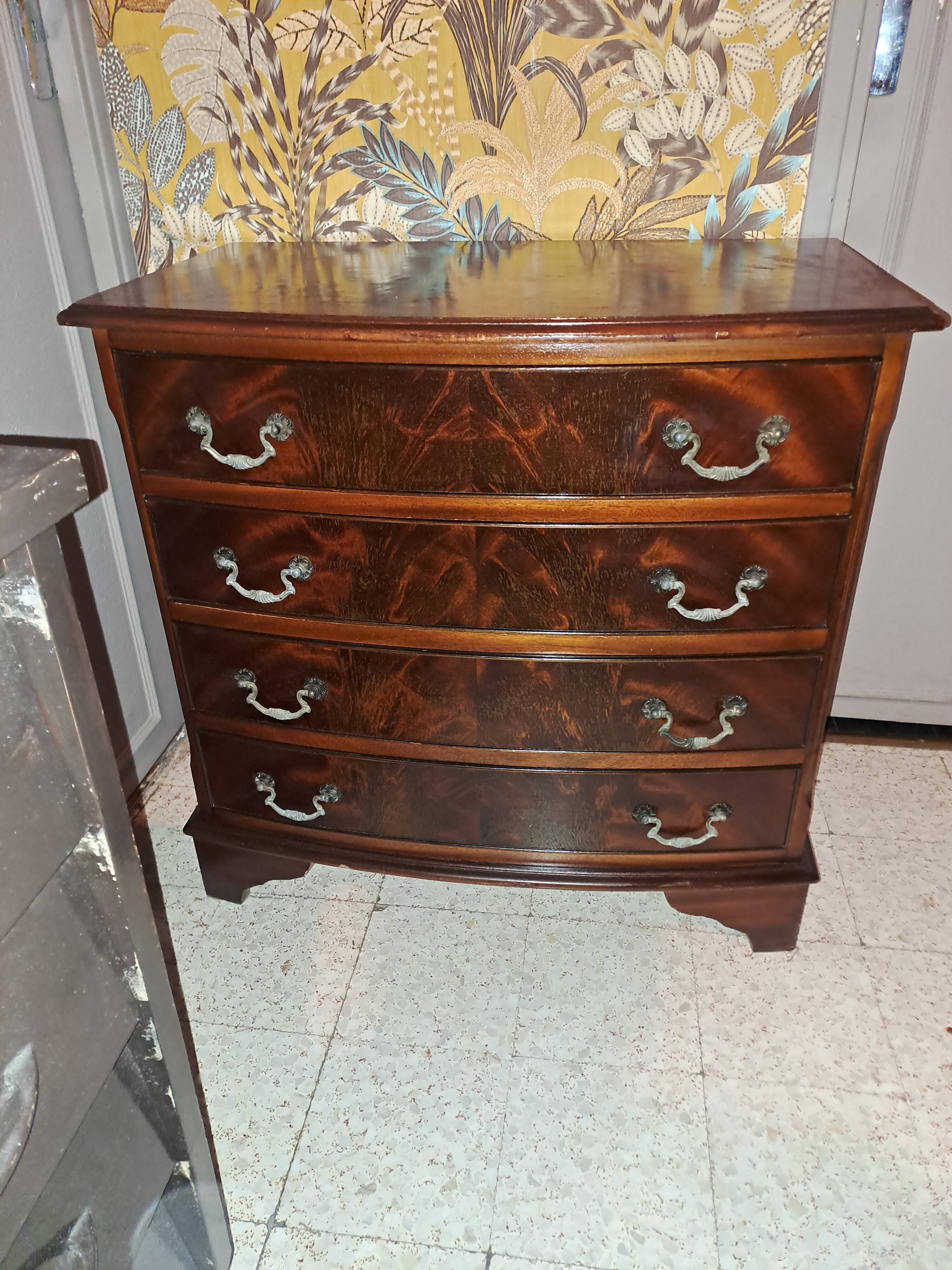 Varnished chest of drawers with rounded front with 4 drawers in classic baroque style 1880/1900
