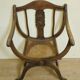 Fauteuil curule de style Art Nouveau en noyer sculpté et assise cannée