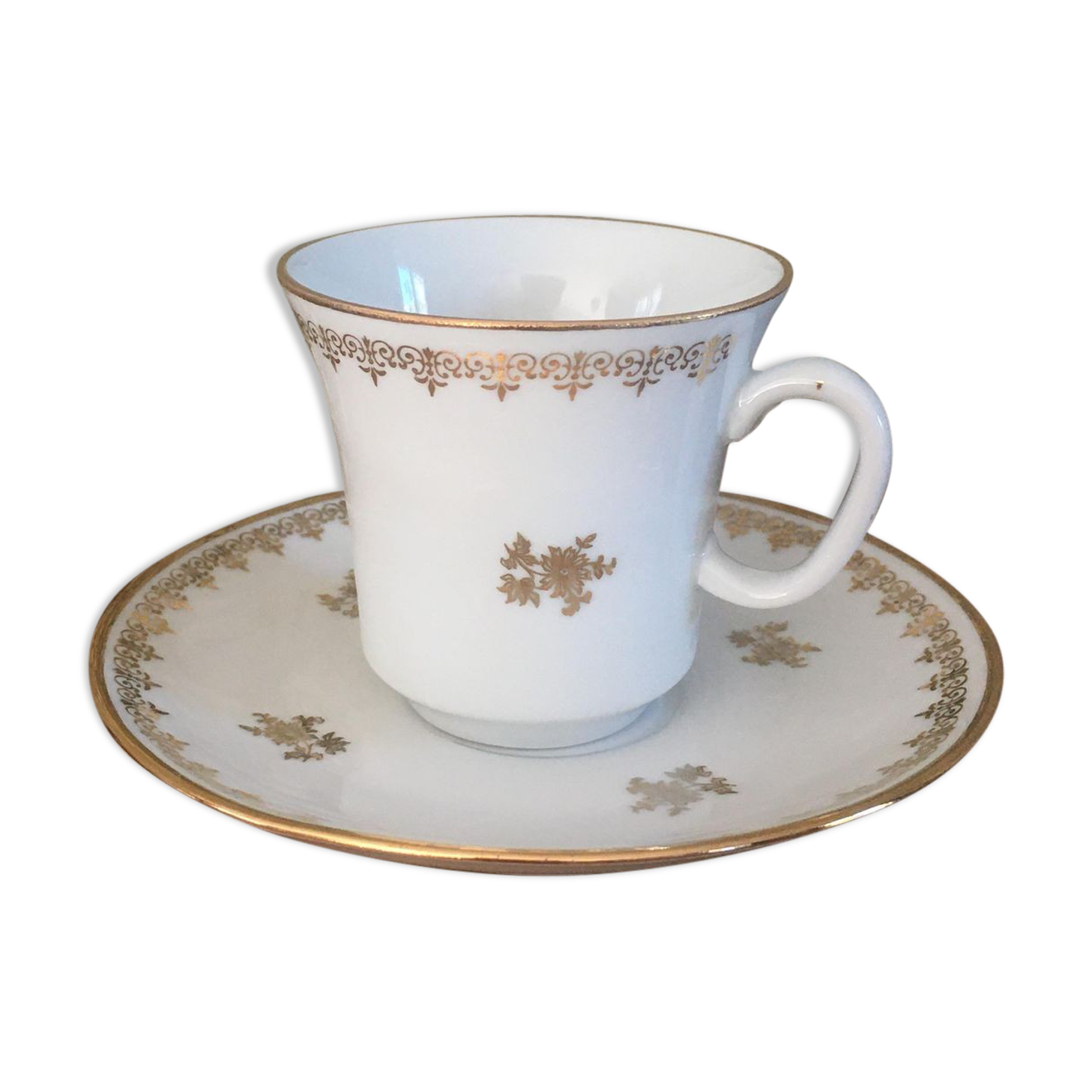 Coffee service in antique porcelain