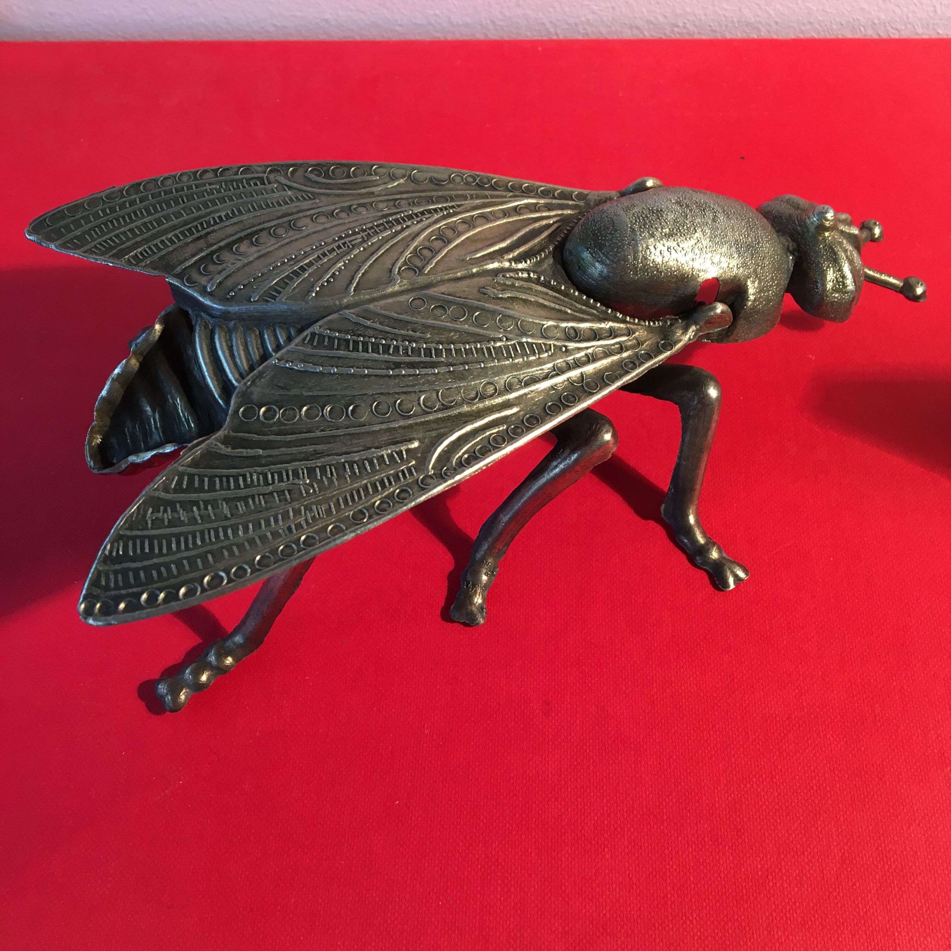 Fly ashtray golden metal