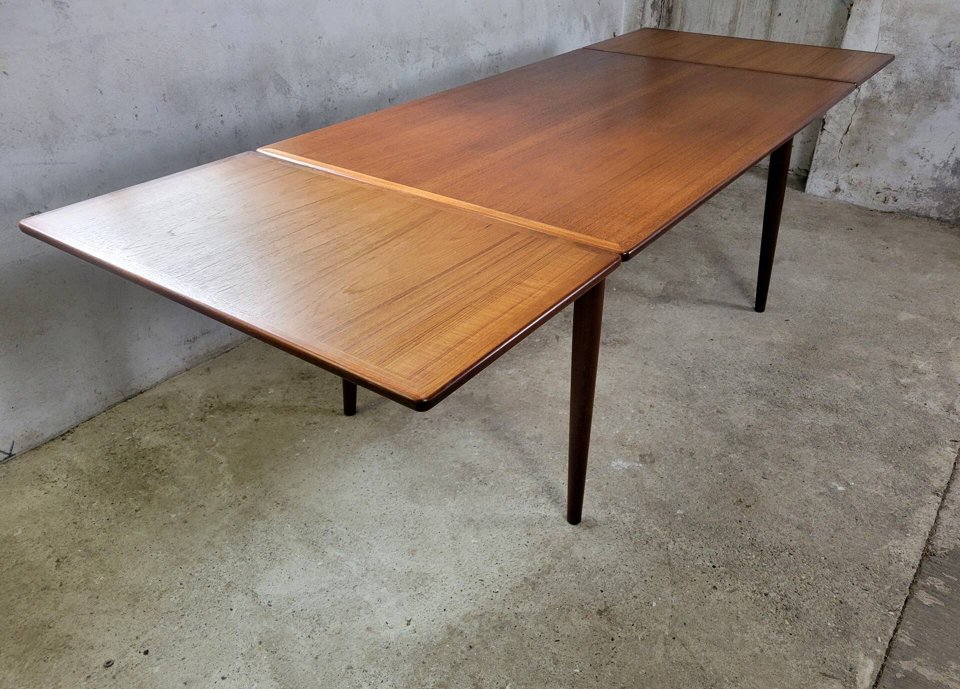 Vintage AT 312 dining table by Hans J. Wegner for Andreas Tuck