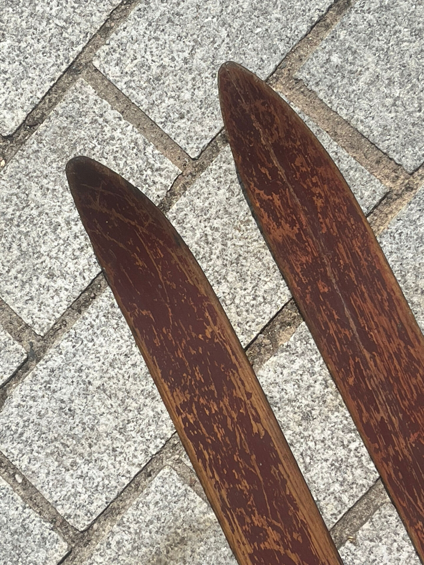 Vintage wooden skis pair L=194cm