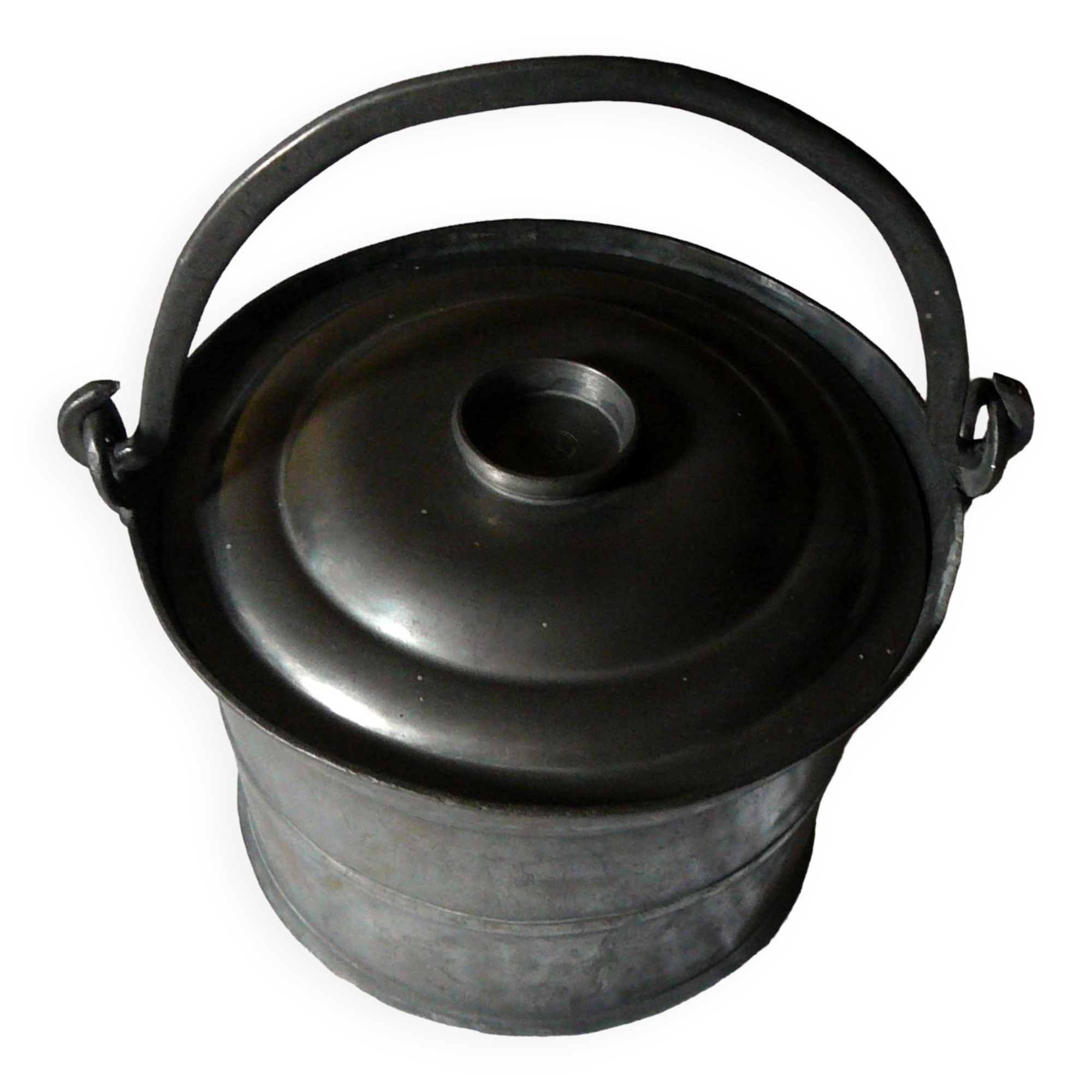 Old dinner rack (broth) in nineteenth century pewter