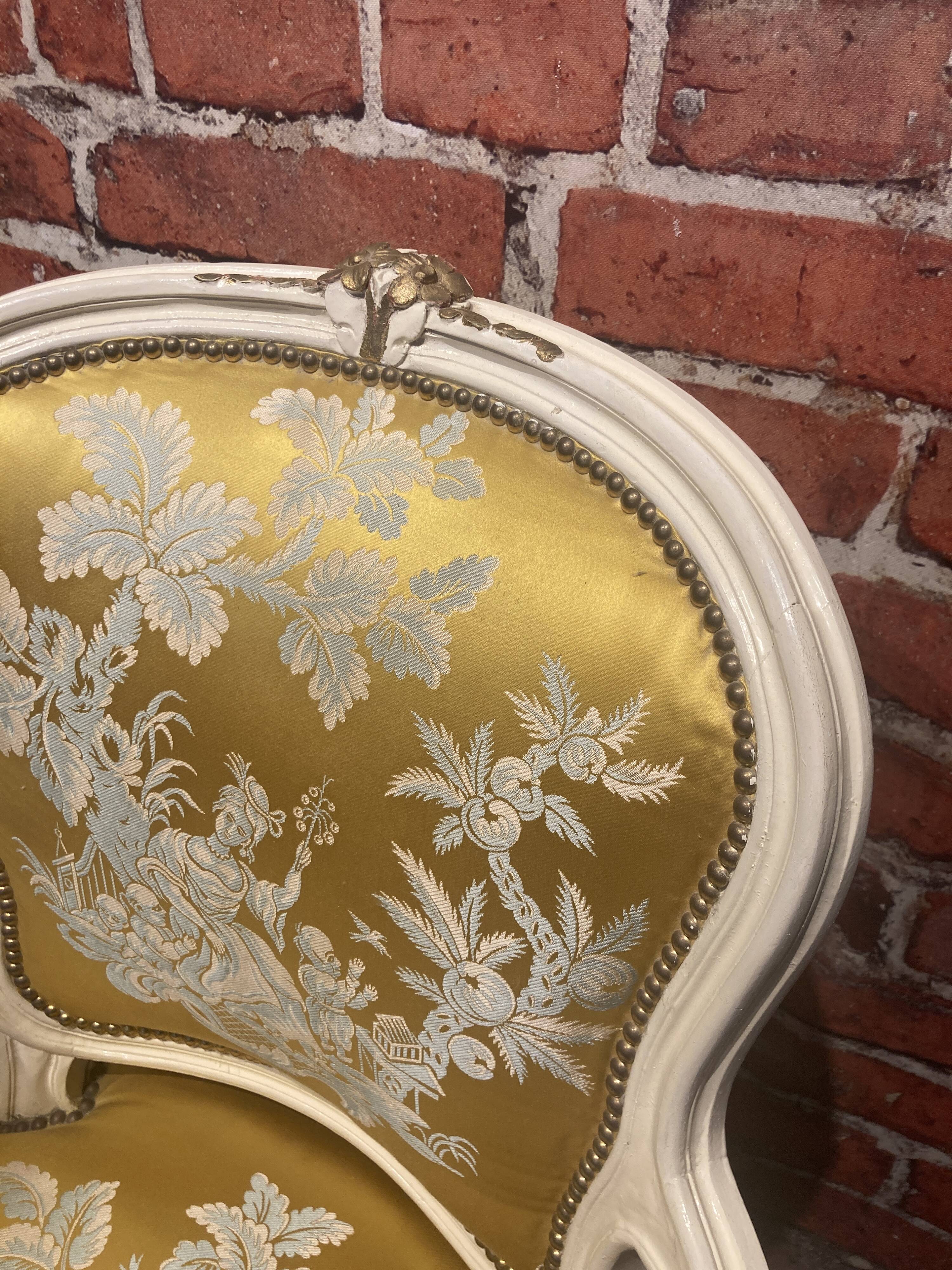 Lot d'un fauteuil et d'une chaise