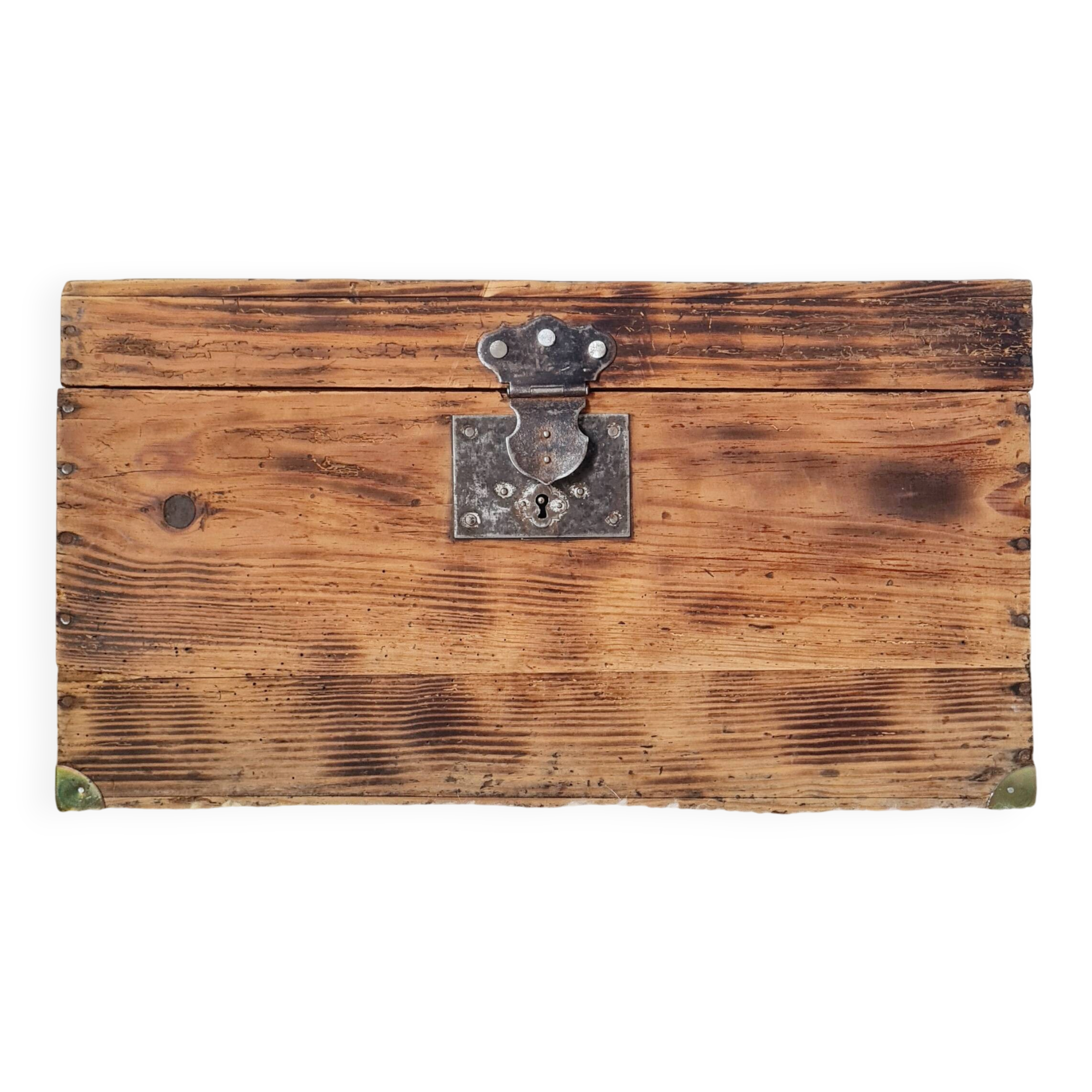 Old solid wood storage trunk – Raw Patina
