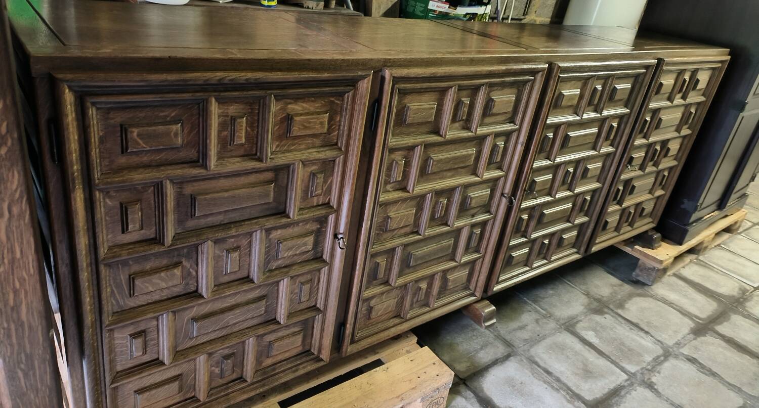 Spanish Brutalist Buffet