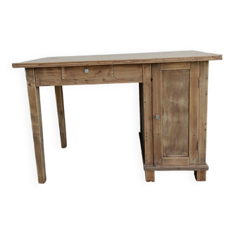 Wooden desk with 1 door