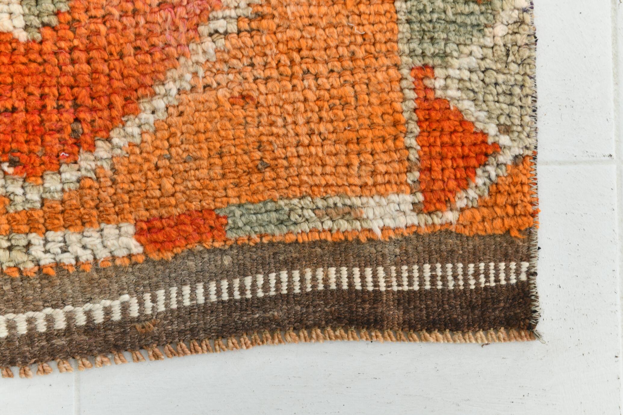 Tapis runner vintage berbère, motifs géométriques orange violet, 74x307Cm