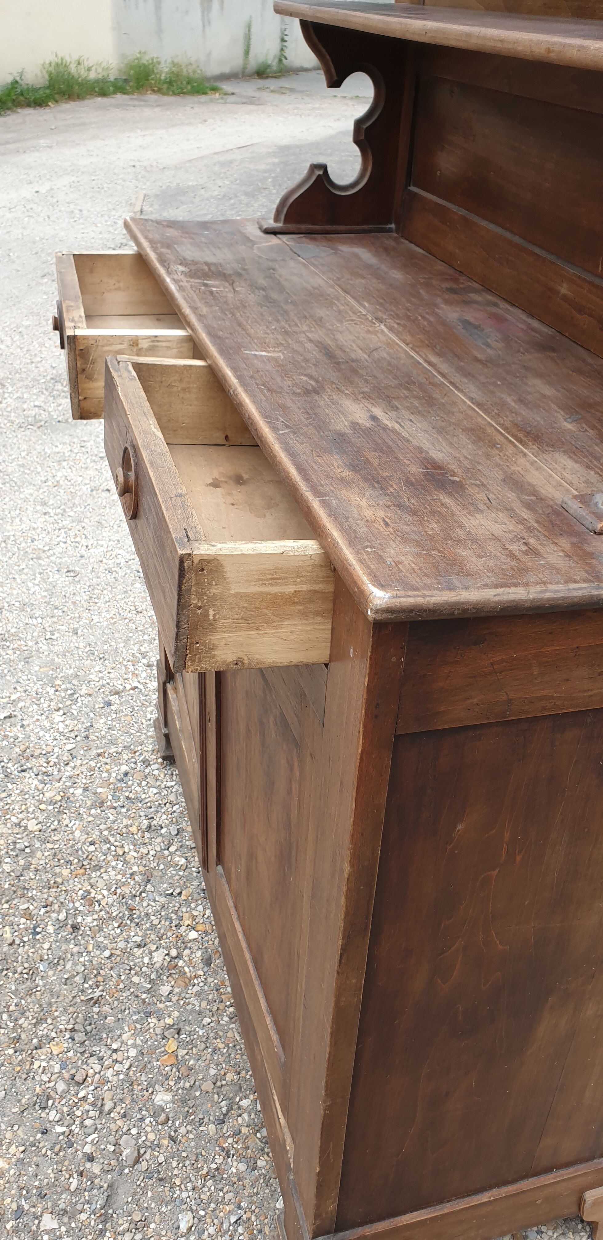 Double body country buffet