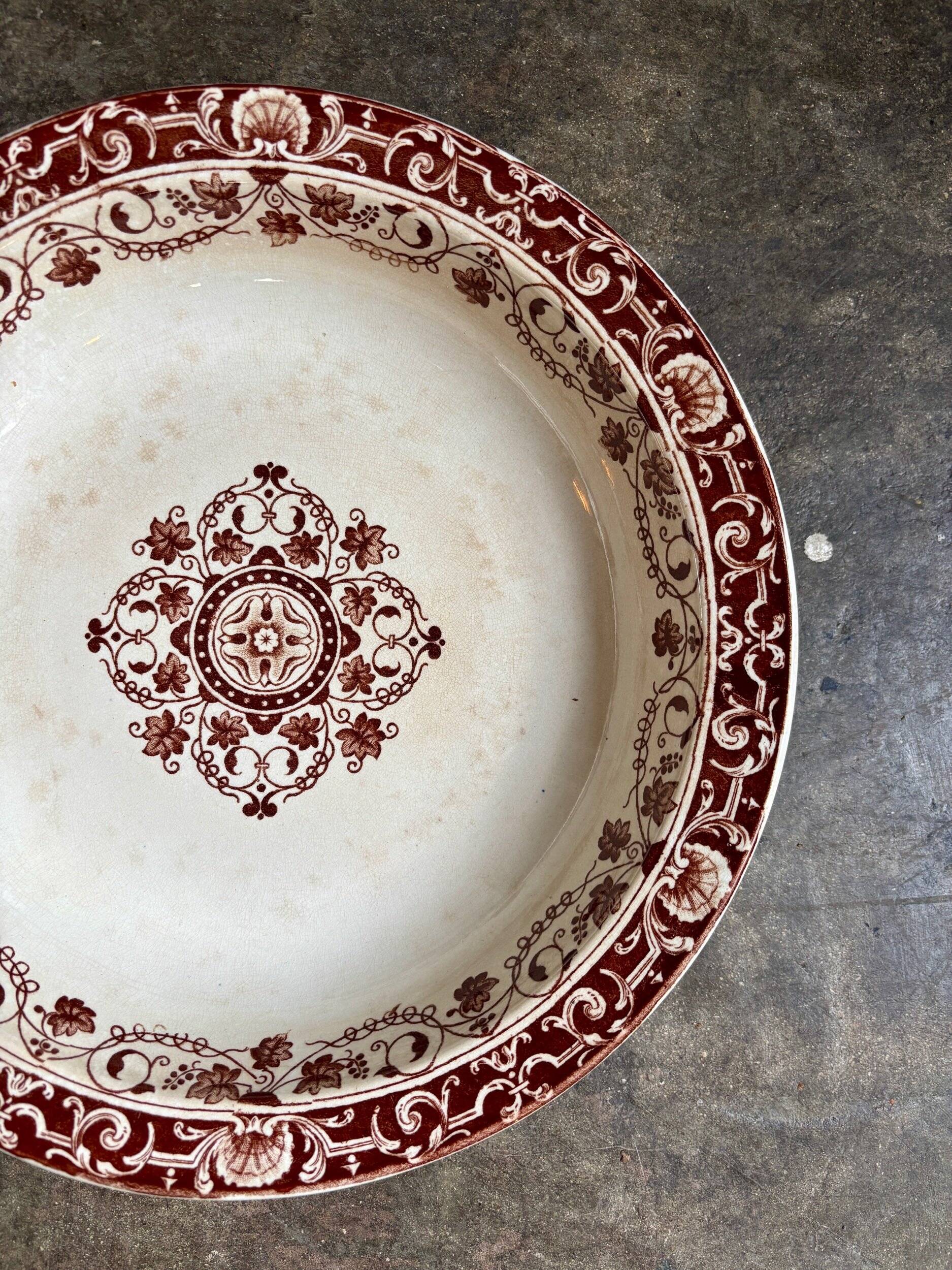Round and hollow dish Jules Vieillard - Bordeaux in iron earth, service "Lou
