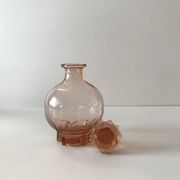 Carafe en verre rose