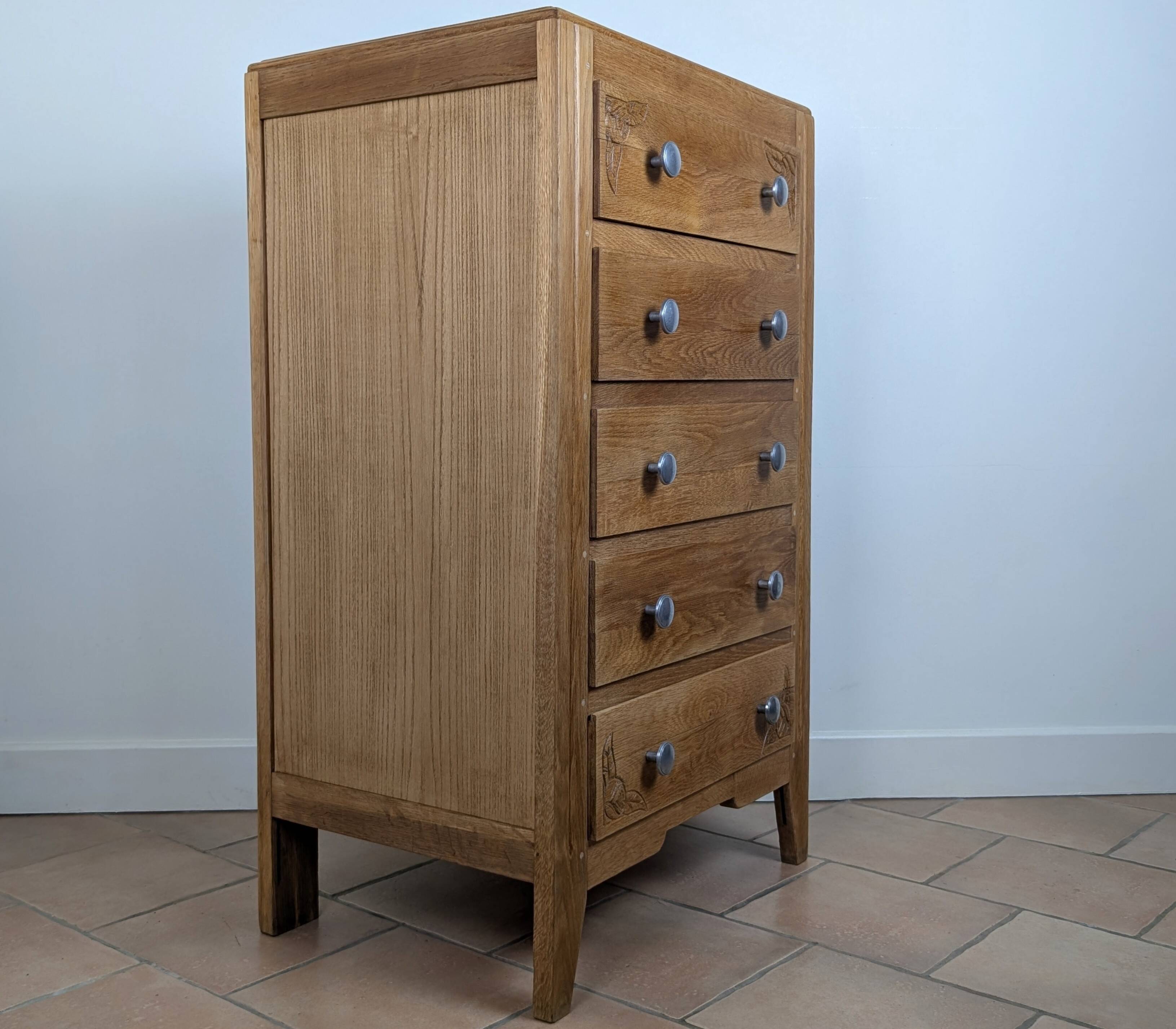 Chest of drawers