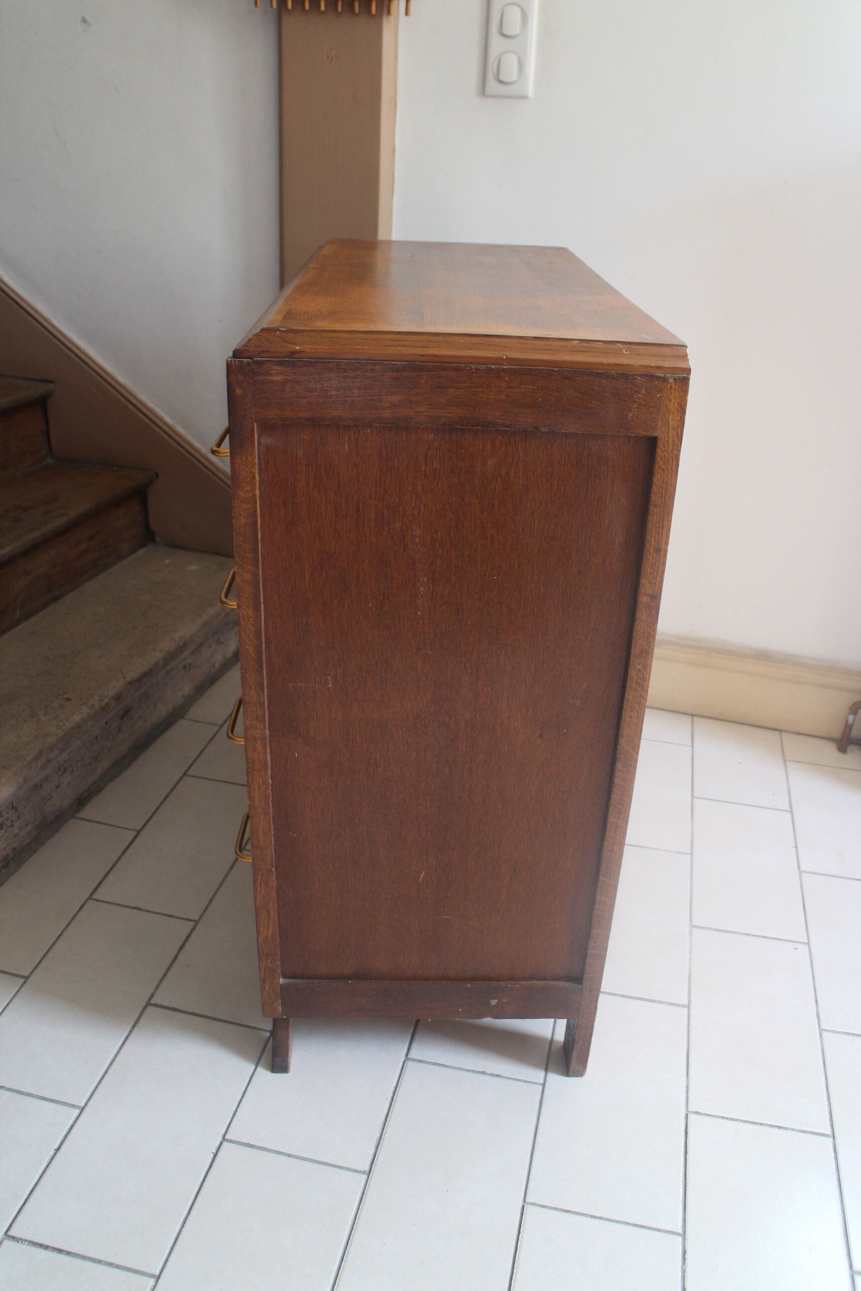 Chest of drawer compass feet