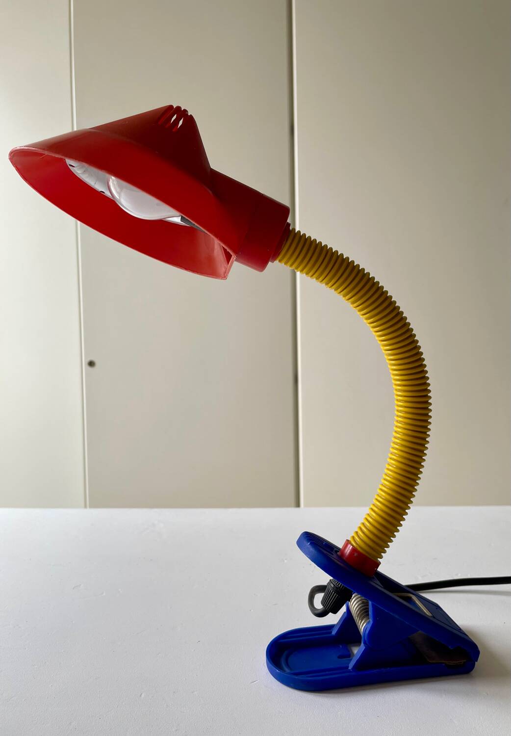 Articulated Memphis style clamp lamp