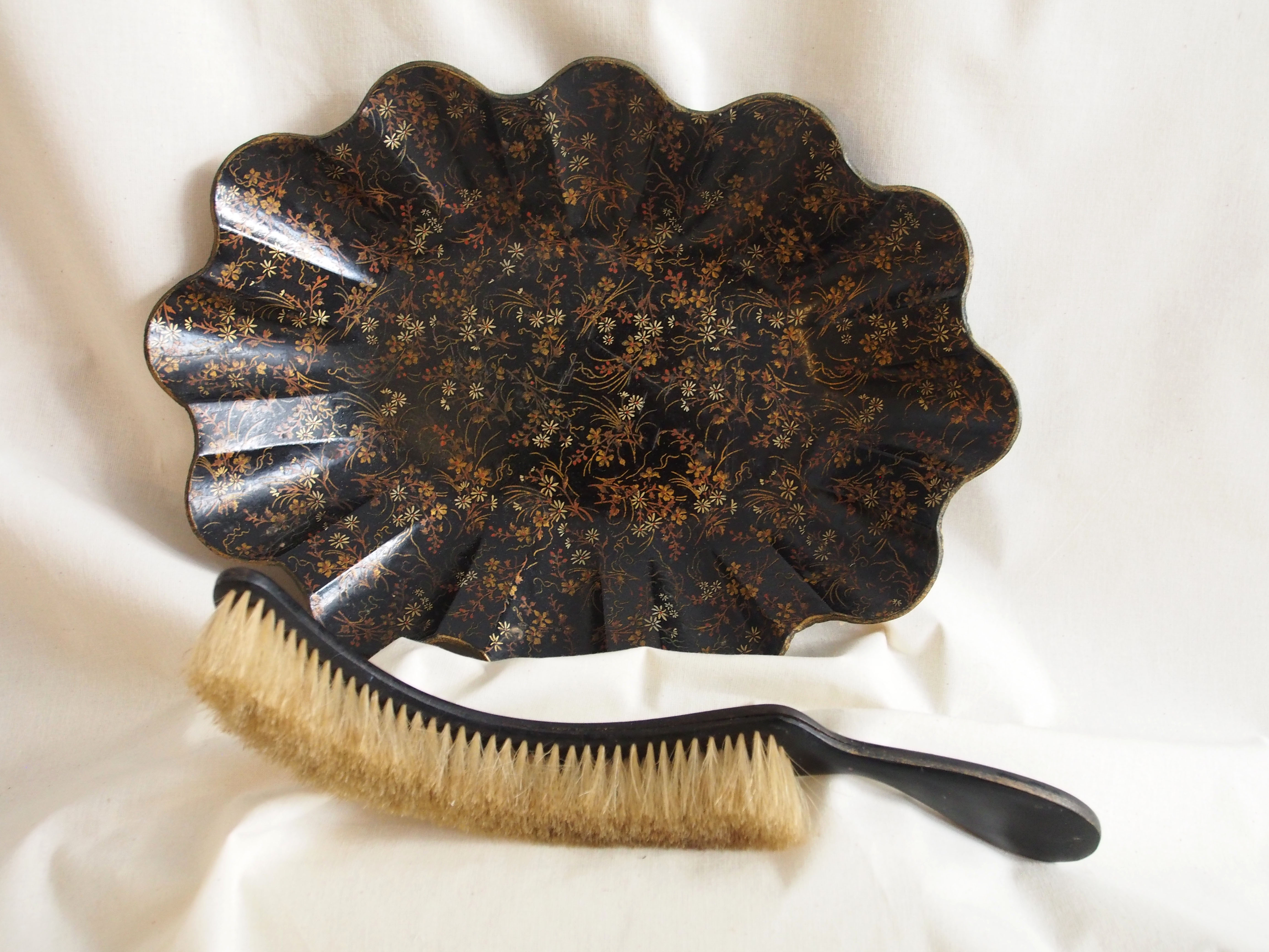 Collects crumbs flowery decoration Napoleon lll