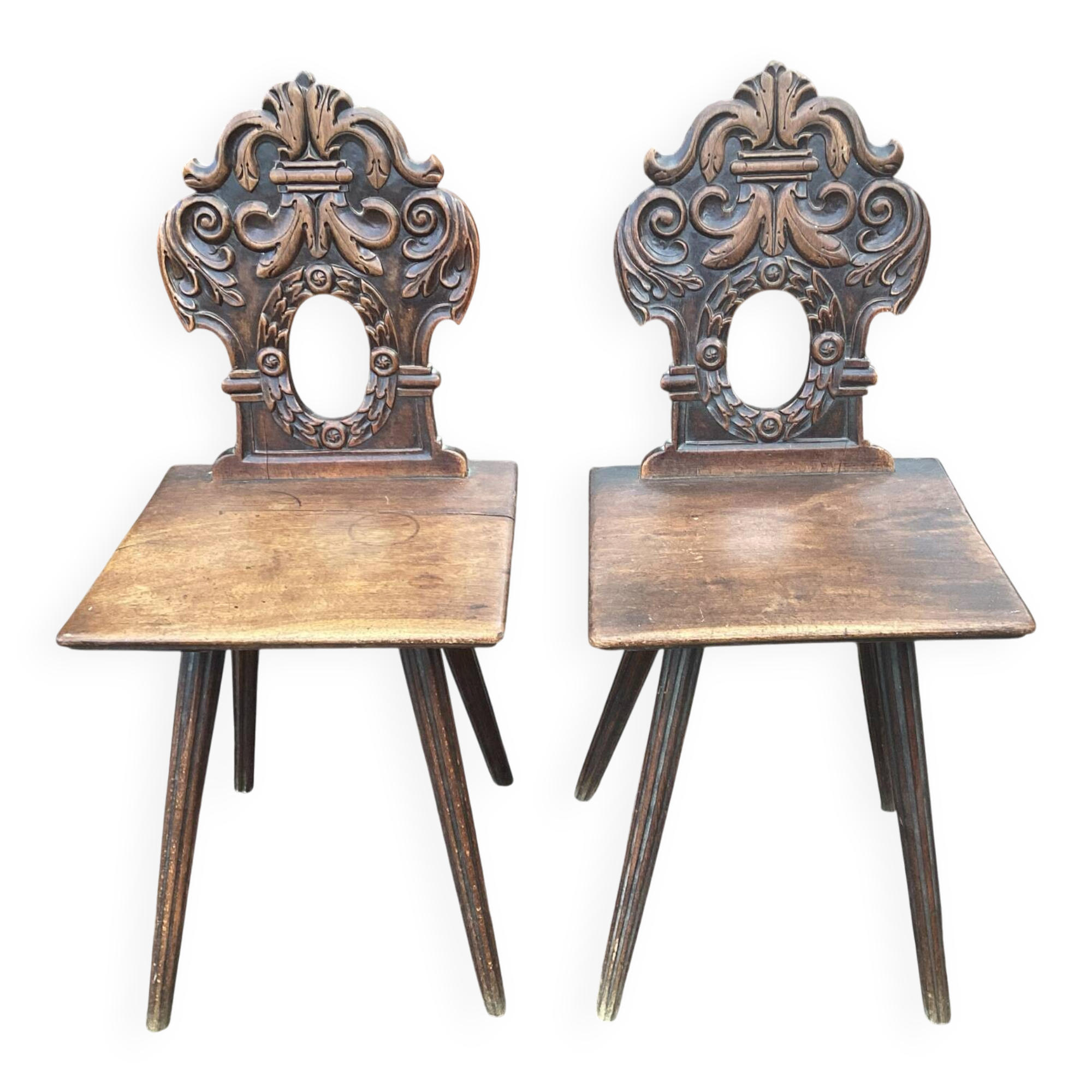 Pair of Alsatian chairs from the late 18th century with carved backs.