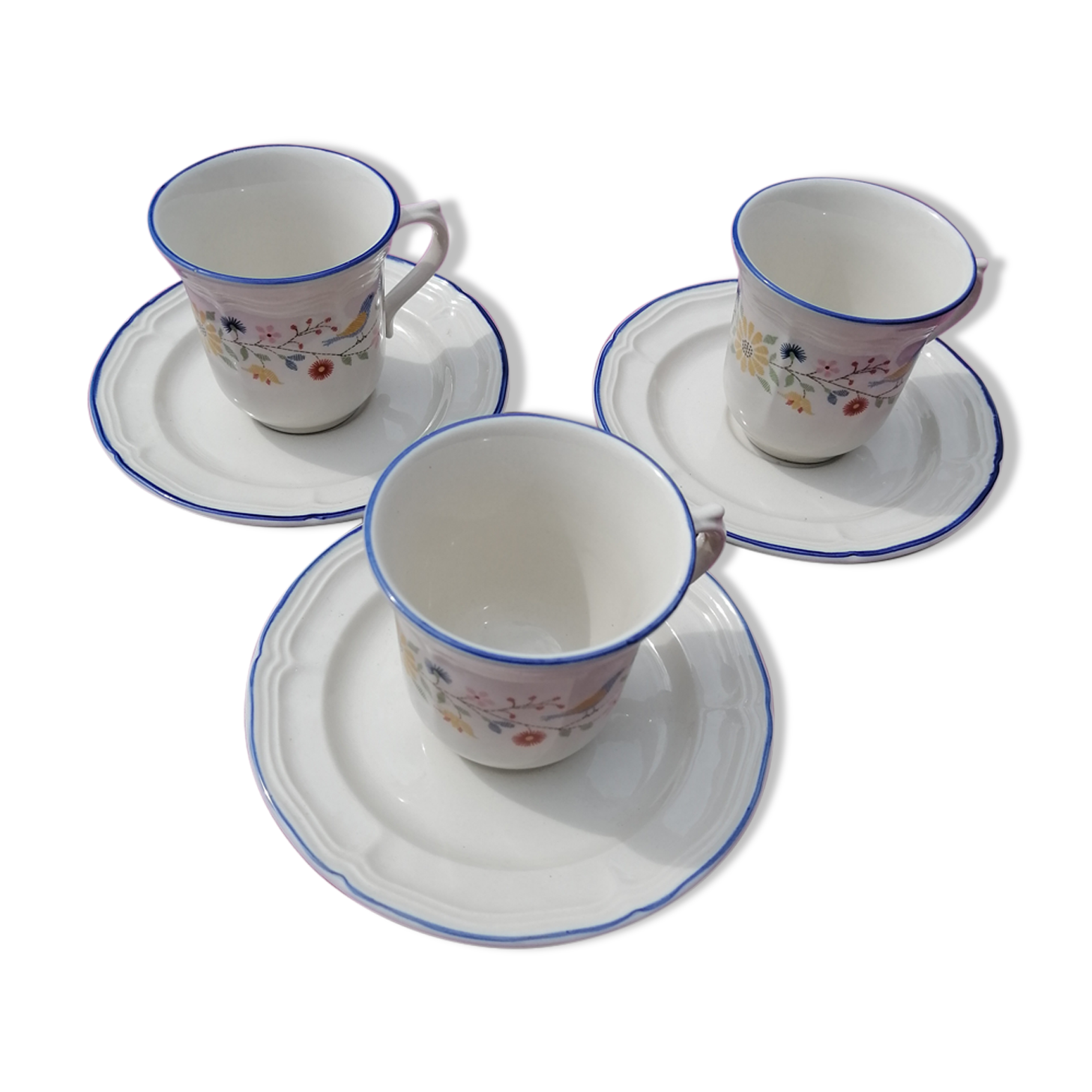 Lots of 3 cups & ceramic saucers