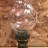 Ancienne lampe a huile électrifiée abeille laiton + verre vintage