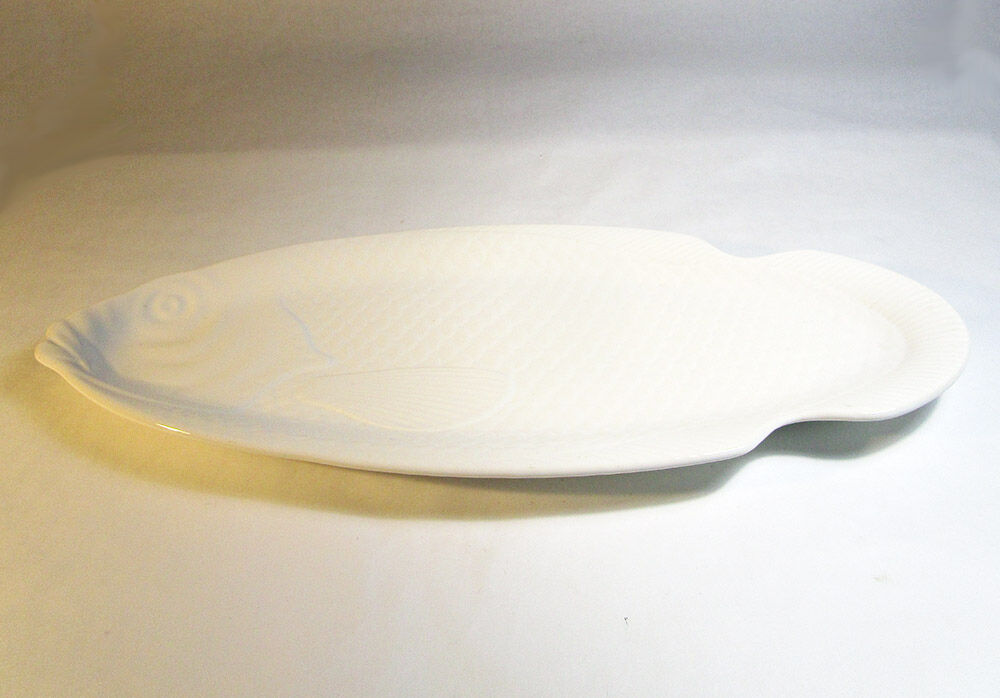 Plat à poisson en faïence de Salins