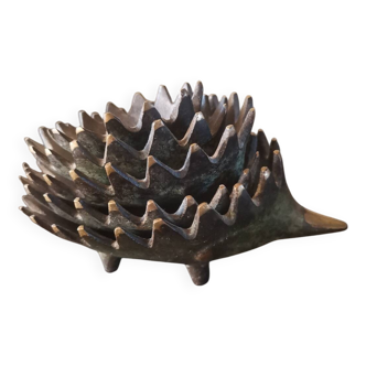 Nesting hedgehog ashtrays