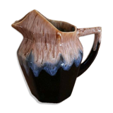 Broc ancien en céramique émaillée