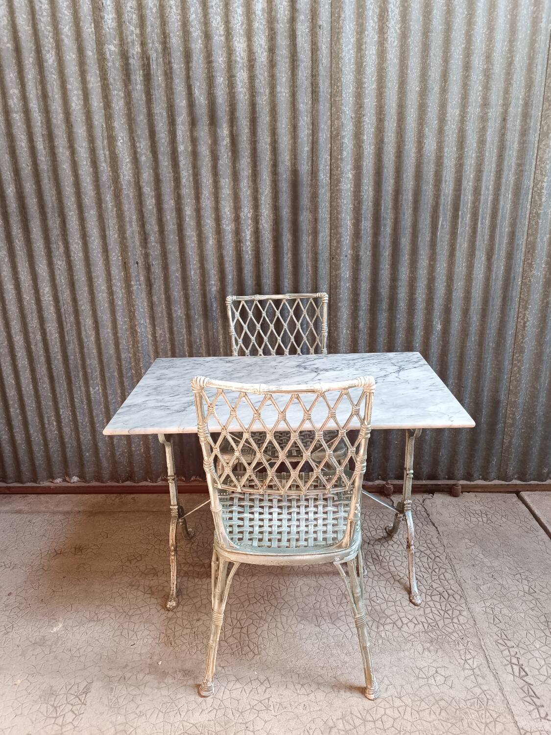Garden furniture - Bistro table (marble and cast iron) 2 2 aluminum chairs