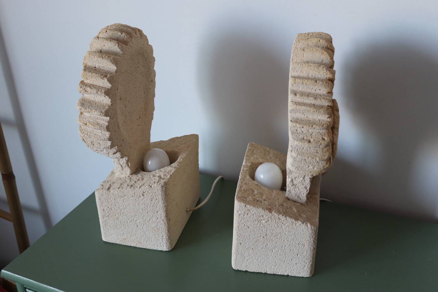 Pair of "Sunflower" lamps in carved stone – 1970s/80s